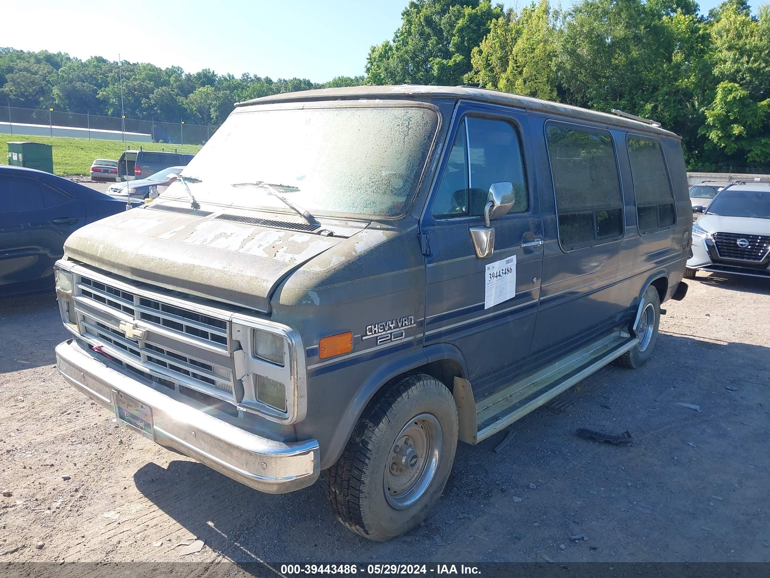 Photo 1 VIN: 1GBEG25H7K7144817 - CHEVROLET VAN 