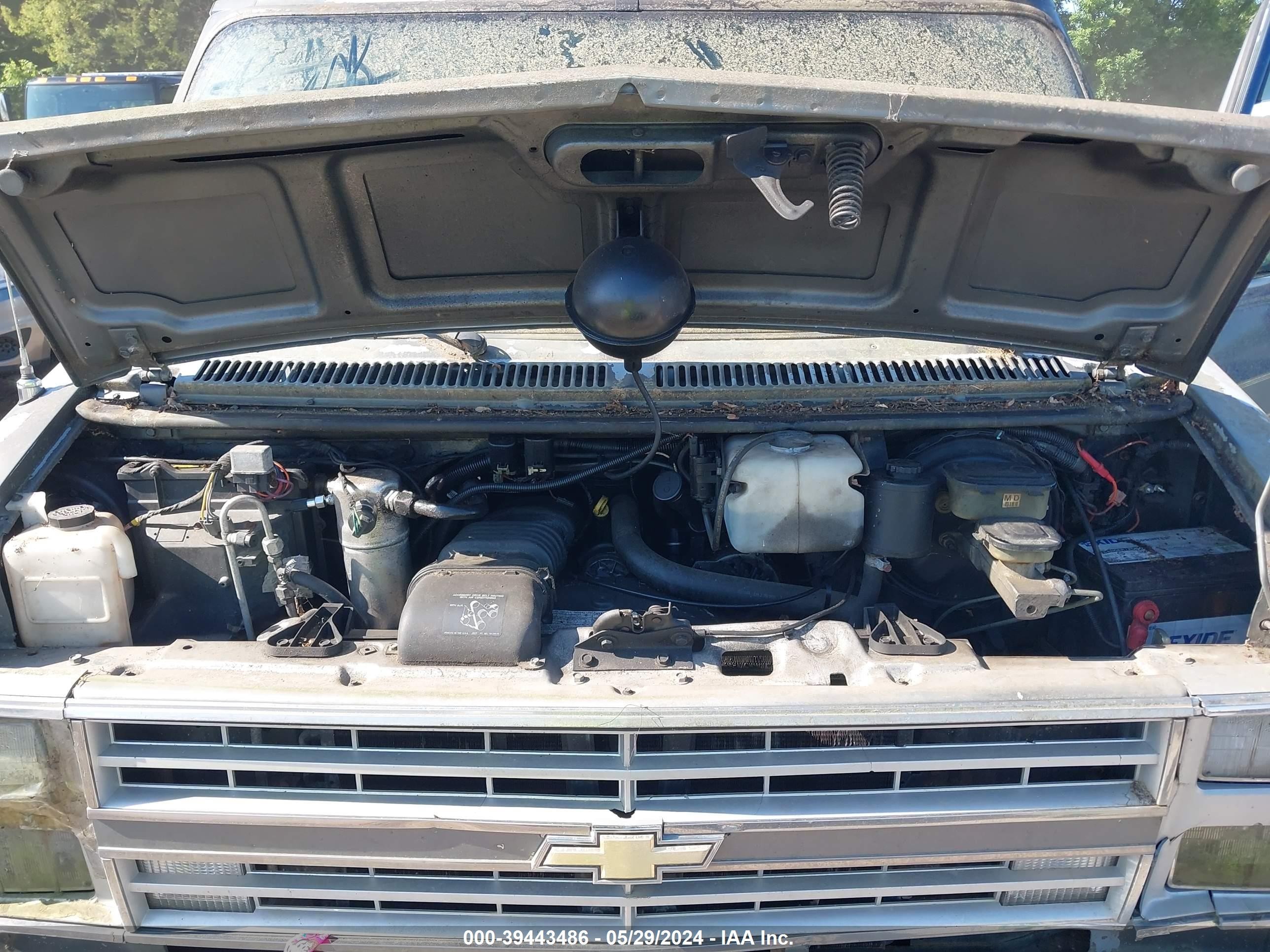 Photo 9 VIN: 1GBEG25H7K7144817 - CHEVROLET VAN 