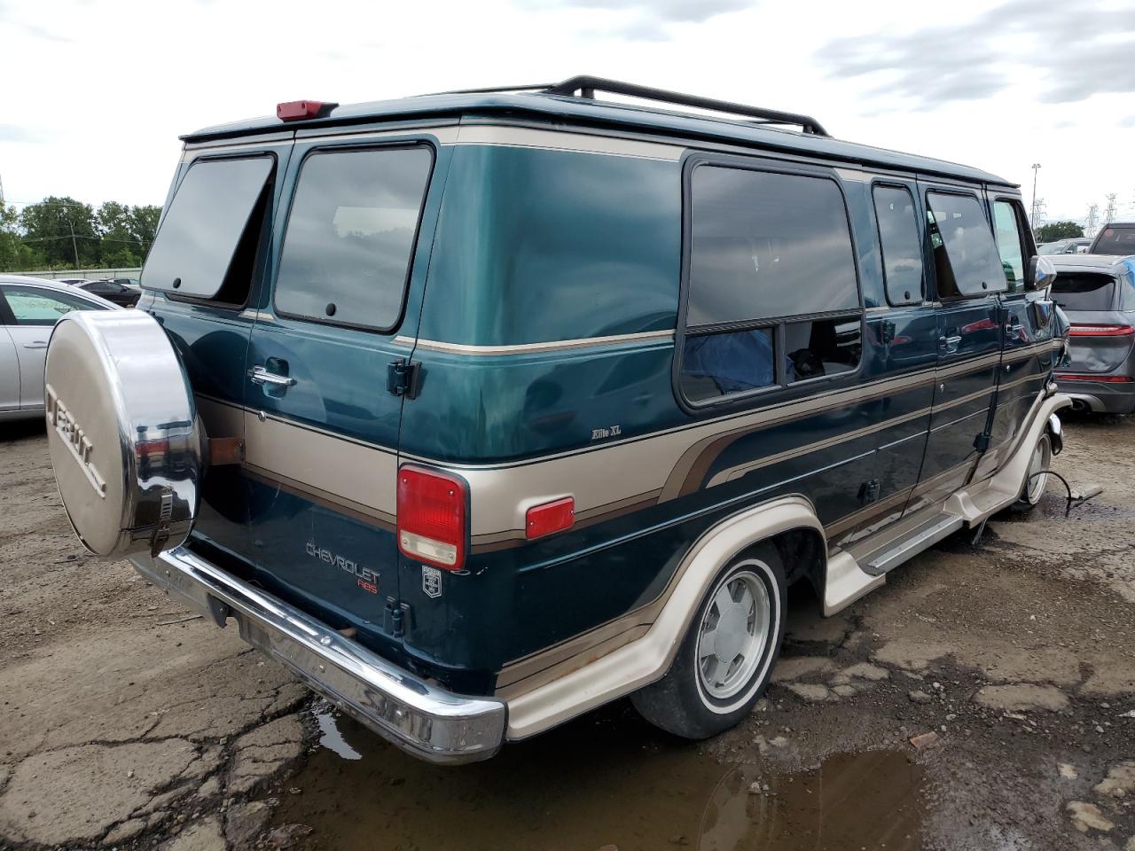 Photo 2 VIN: 1GBEG25K2SF199726 - CHEVROLET VAN 