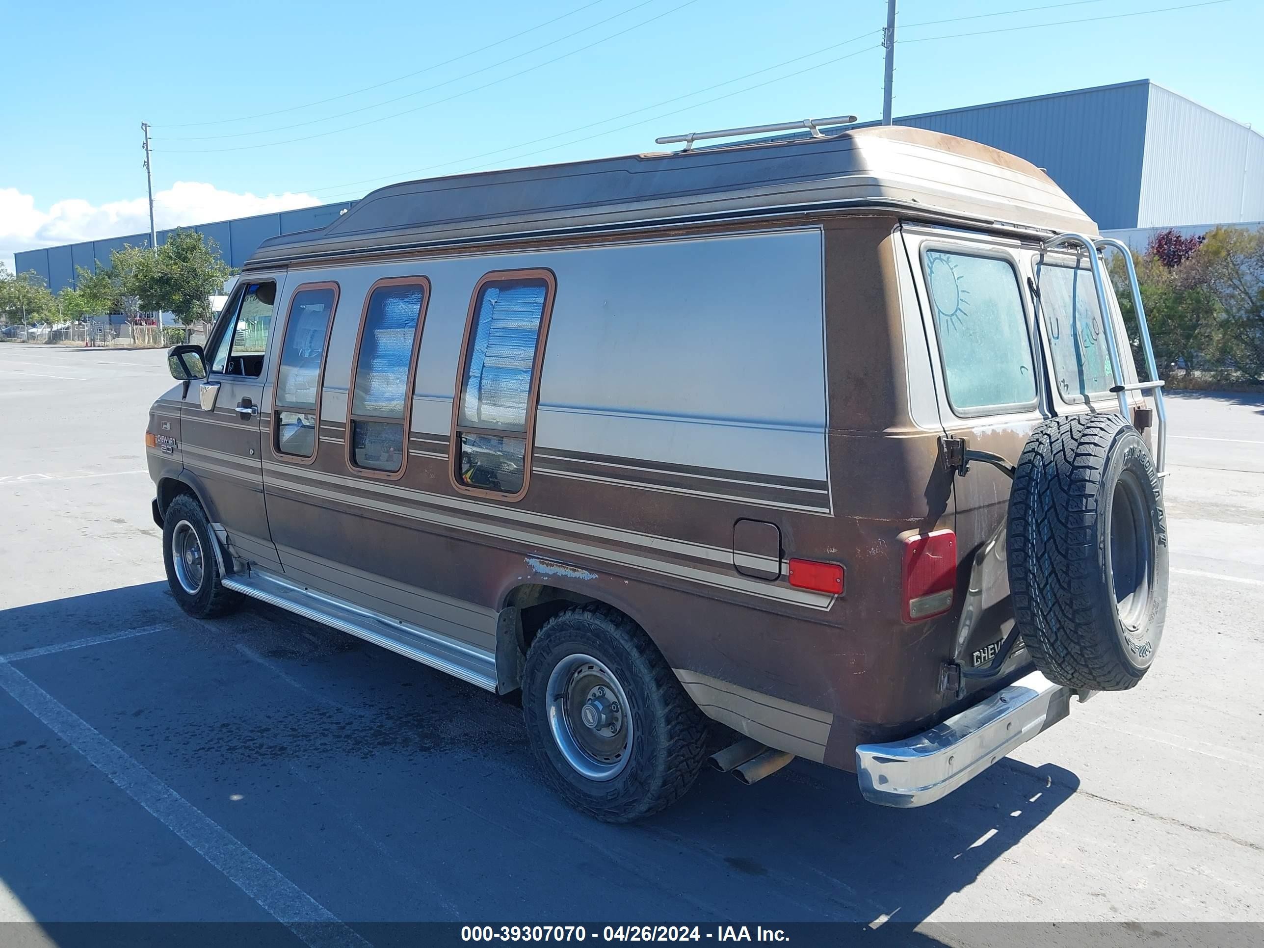 Photo 2 VIN: 1GBEG25K3K7159245 - CHEVROLET VAN 