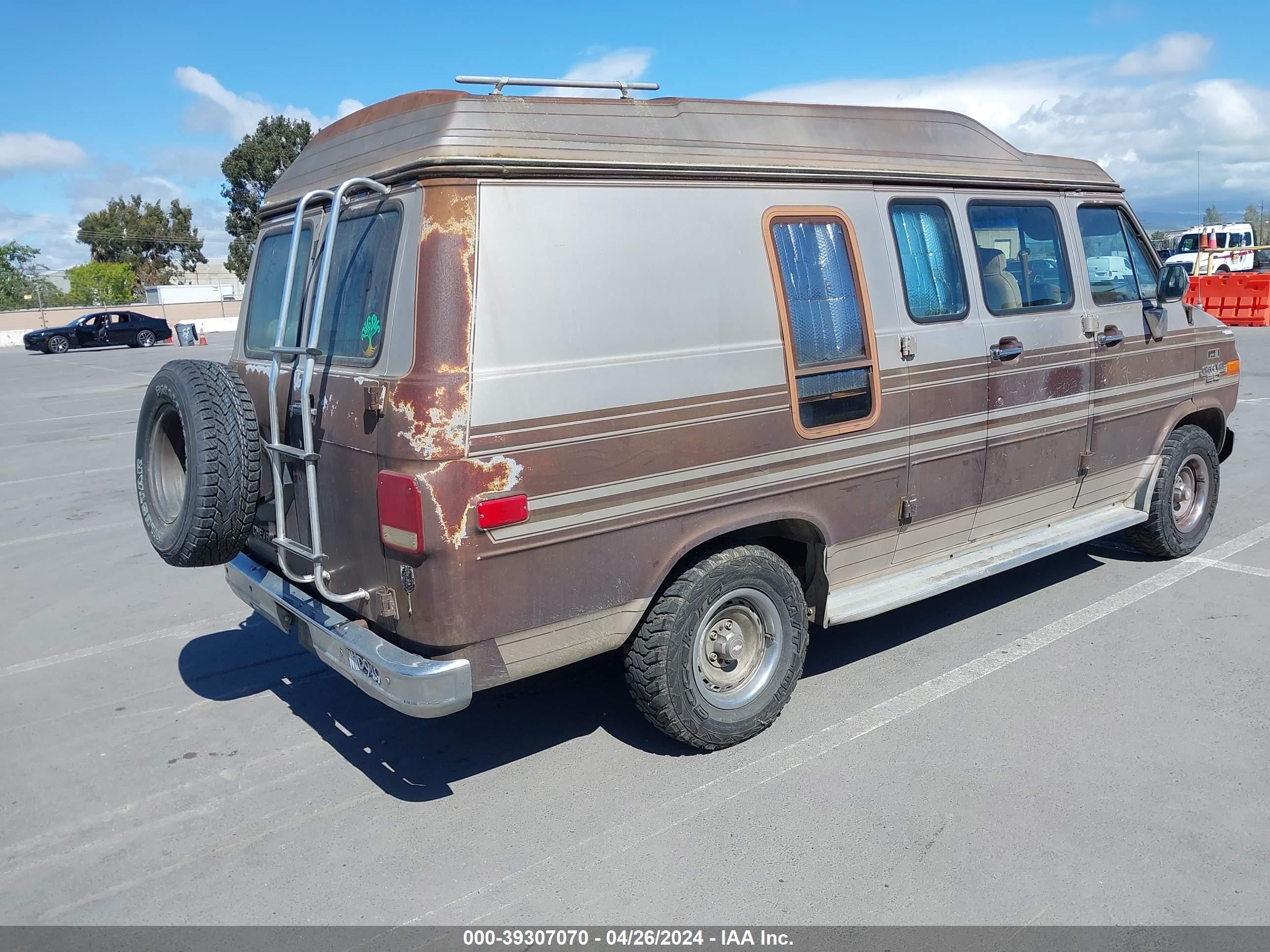 Photo 3 VIN: 1GBEG25K3K7159245 - CHEVROLET VAN 