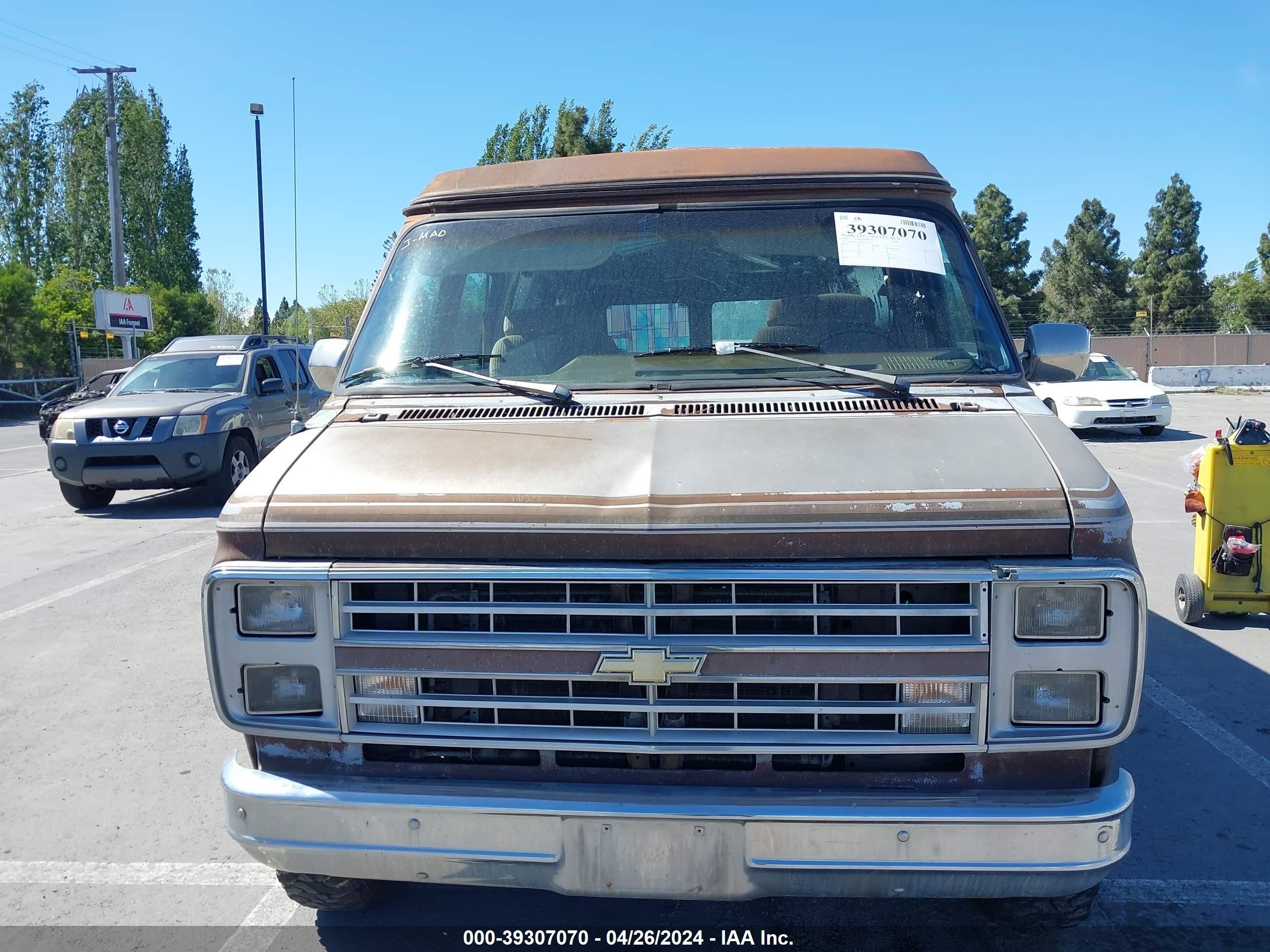 Photo 5 VIN: 1GBEG25K3K7159245 - CHEVROLET VAN 