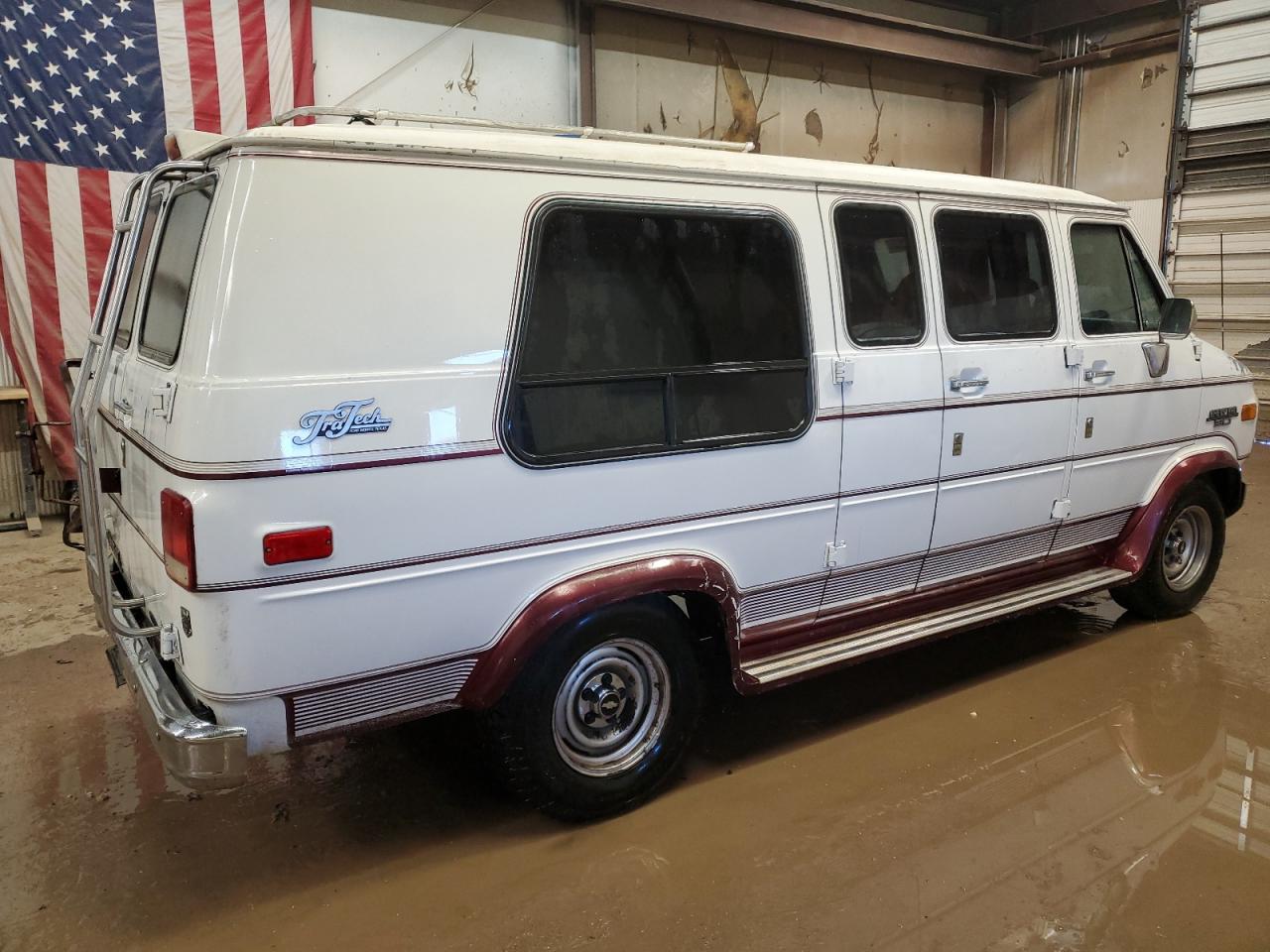 Photo 2 VIN: 1GBEG25K3L7143144 - CHEVROLET VAN 