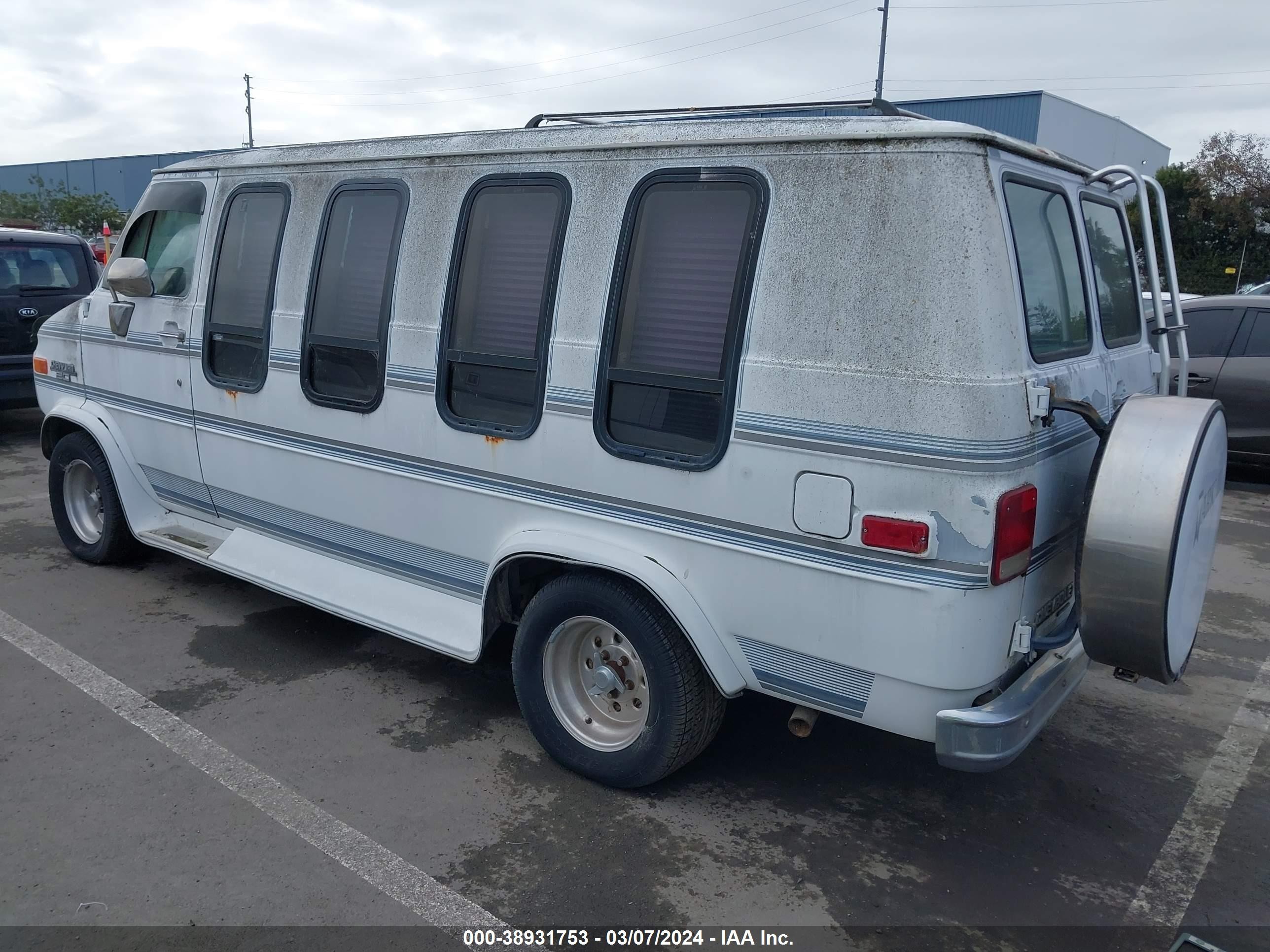 Photo 2 VIN: 1GBEG25K4M7128279 - CHEVROLET VAN 