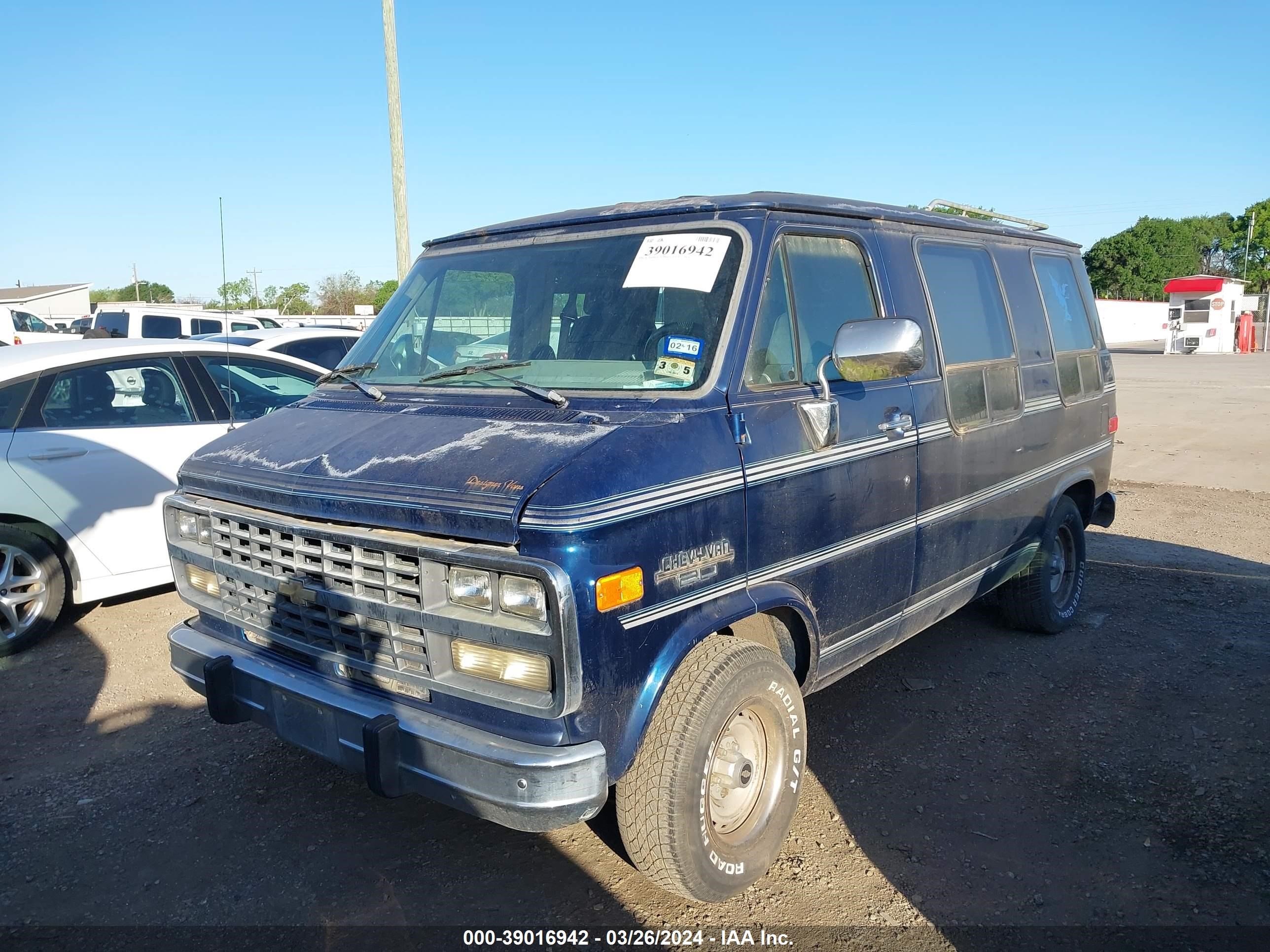 Photo 1 VIN: 1GBEG25Z0SF119028 - CHEVROLET VAN 