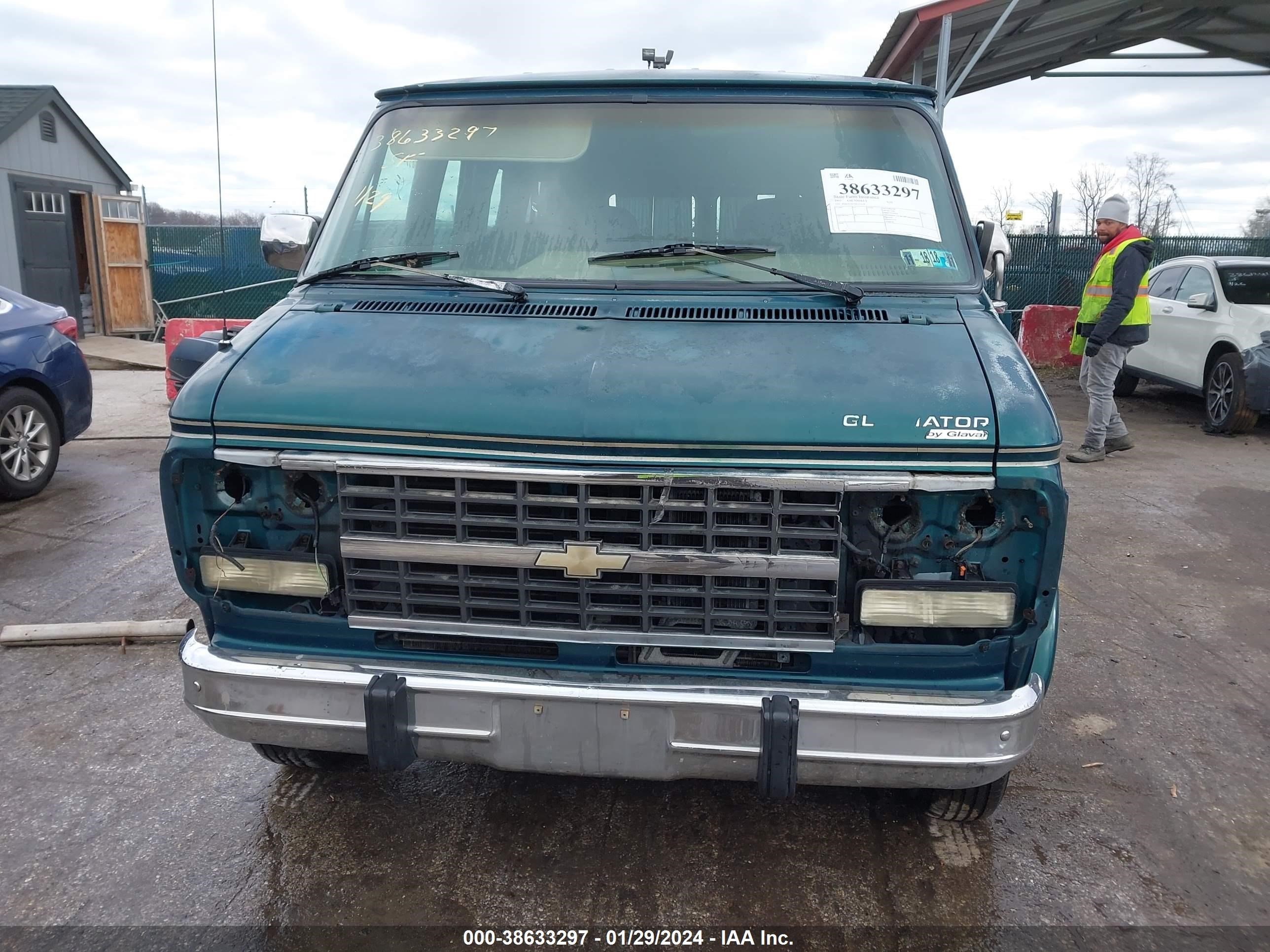 Photo 12 VIN: 1GBEG25Z5SF117274 - CHEVROLET VAN 