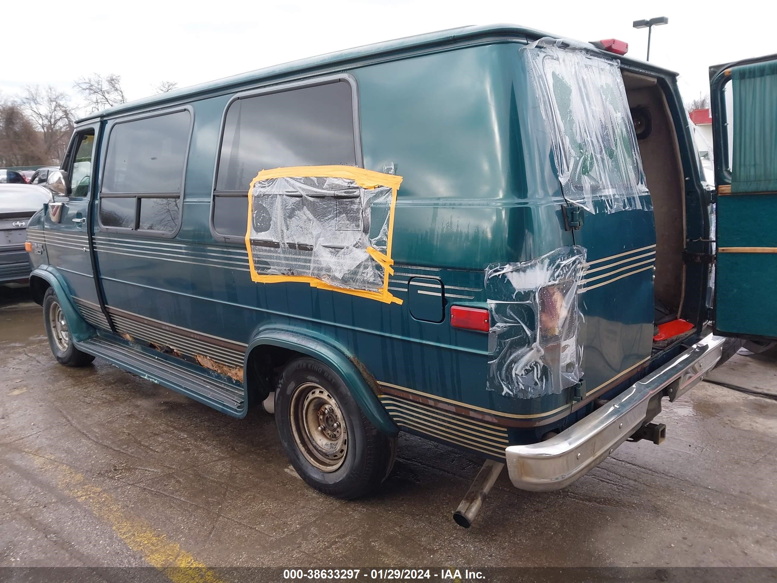 Photo 2 VIN: 1GBEG25Z5SF117274 - CHEVROLET VAN 