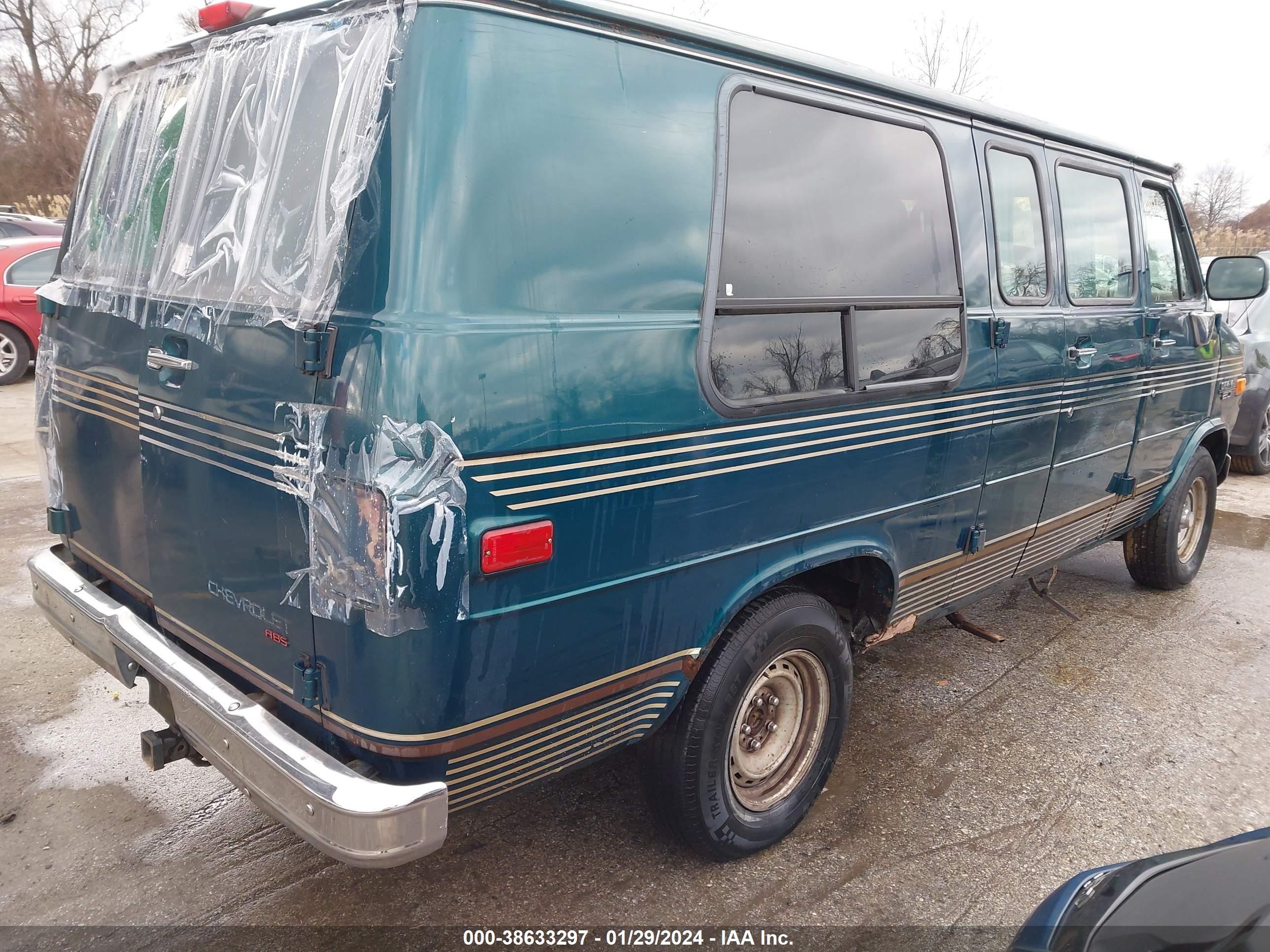 Photo 3 VIN: 1GBEG25Z5SF117274 - CHEVROLET VAN 