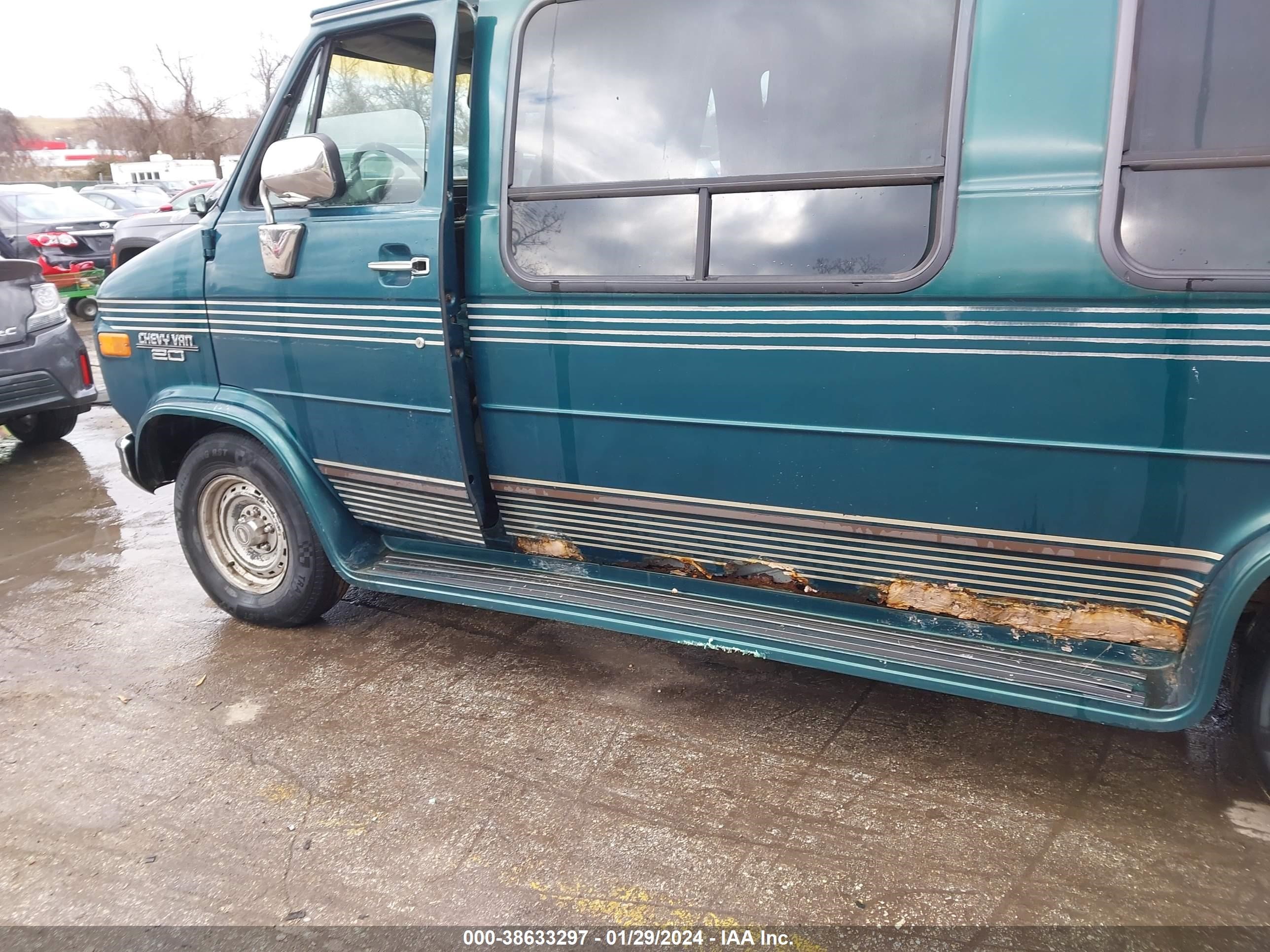 Photo 5 VIN: 1GBEG25Z5SF117274 - CHEVROLET VAN 