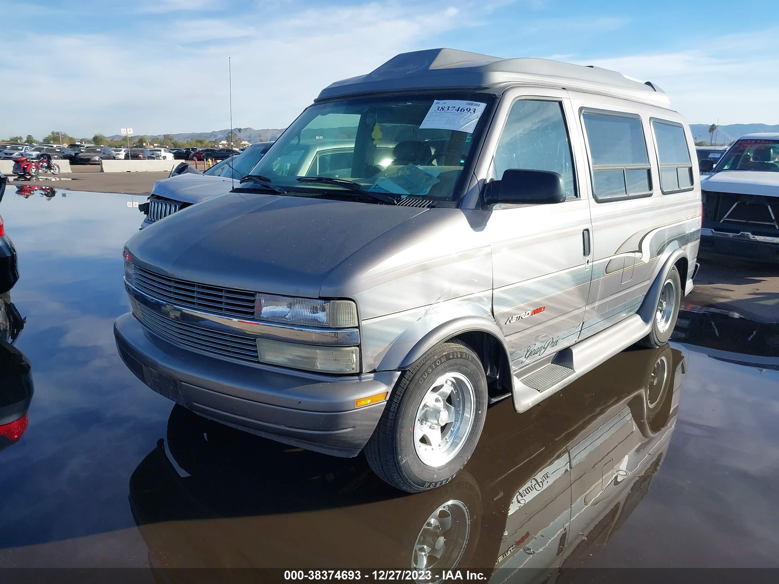 Photo 1 VIN: 1GBEL19W1SB150544 - CHEVROLET ASTRO 