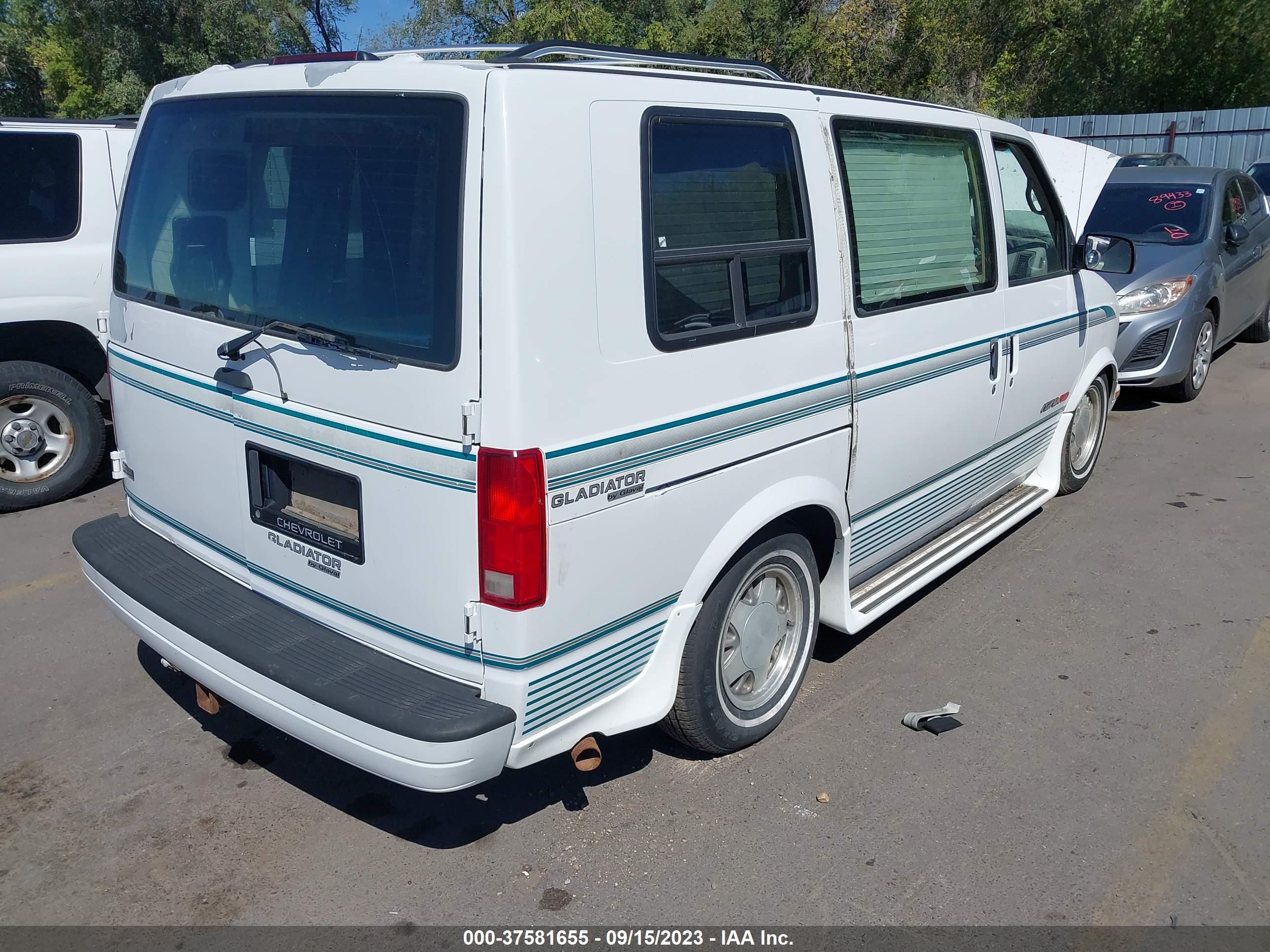 Photo 3 VIN: 1GBEL19W3SB185831 - CHEVROLET ASTRO 