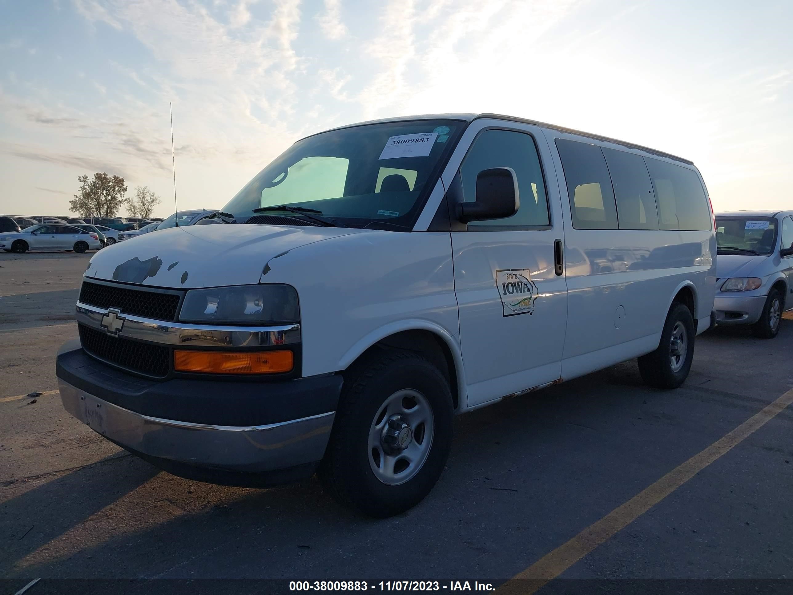 Photo 1 VIN: 1GBFG154X81213930 - CHEVROLET EXPRESS 