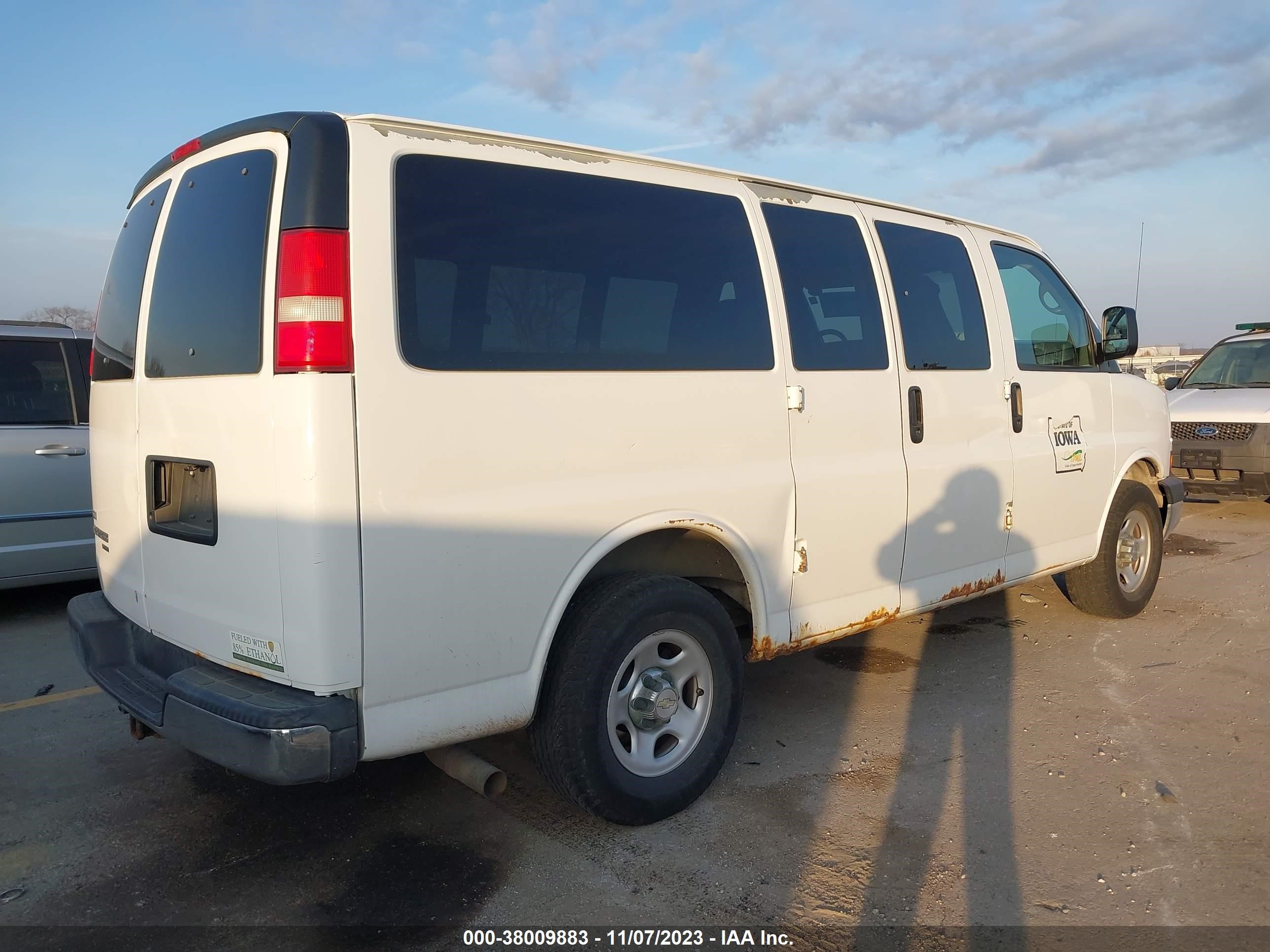 Photo 3 VIN: 1GBFG154X81213930 - CHEVROLET EXPRESS 