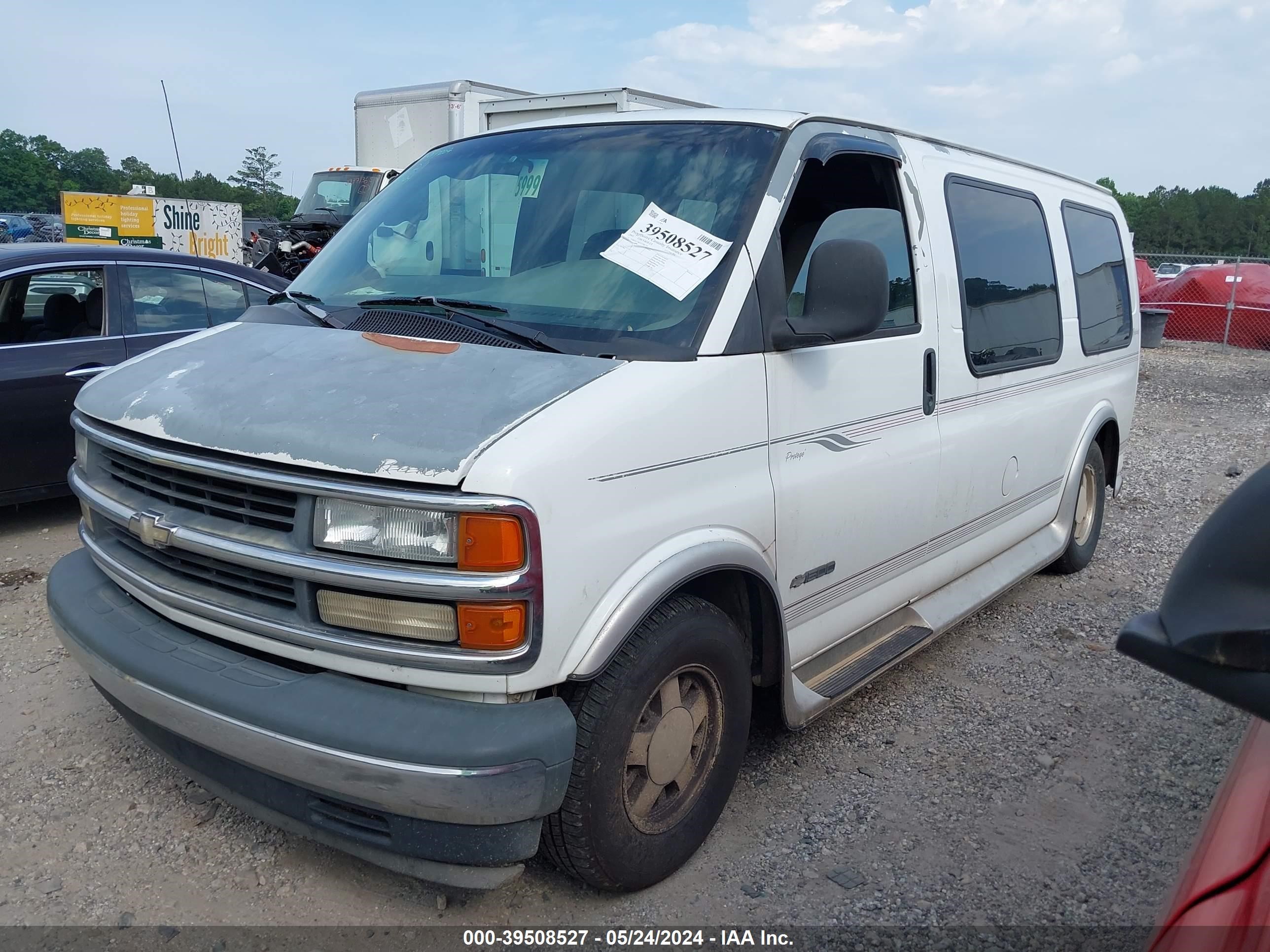 Photo 1 VIN: 1GBFG15M311186110 - CHEVROLET EXPRESS 