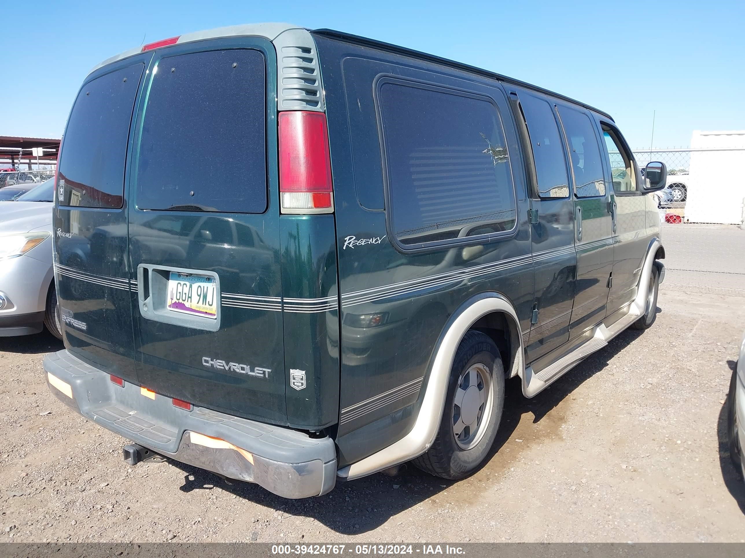 Photo 3 VIN: 1GBFG15M721213584 - CHEVROLET EXPRESS 