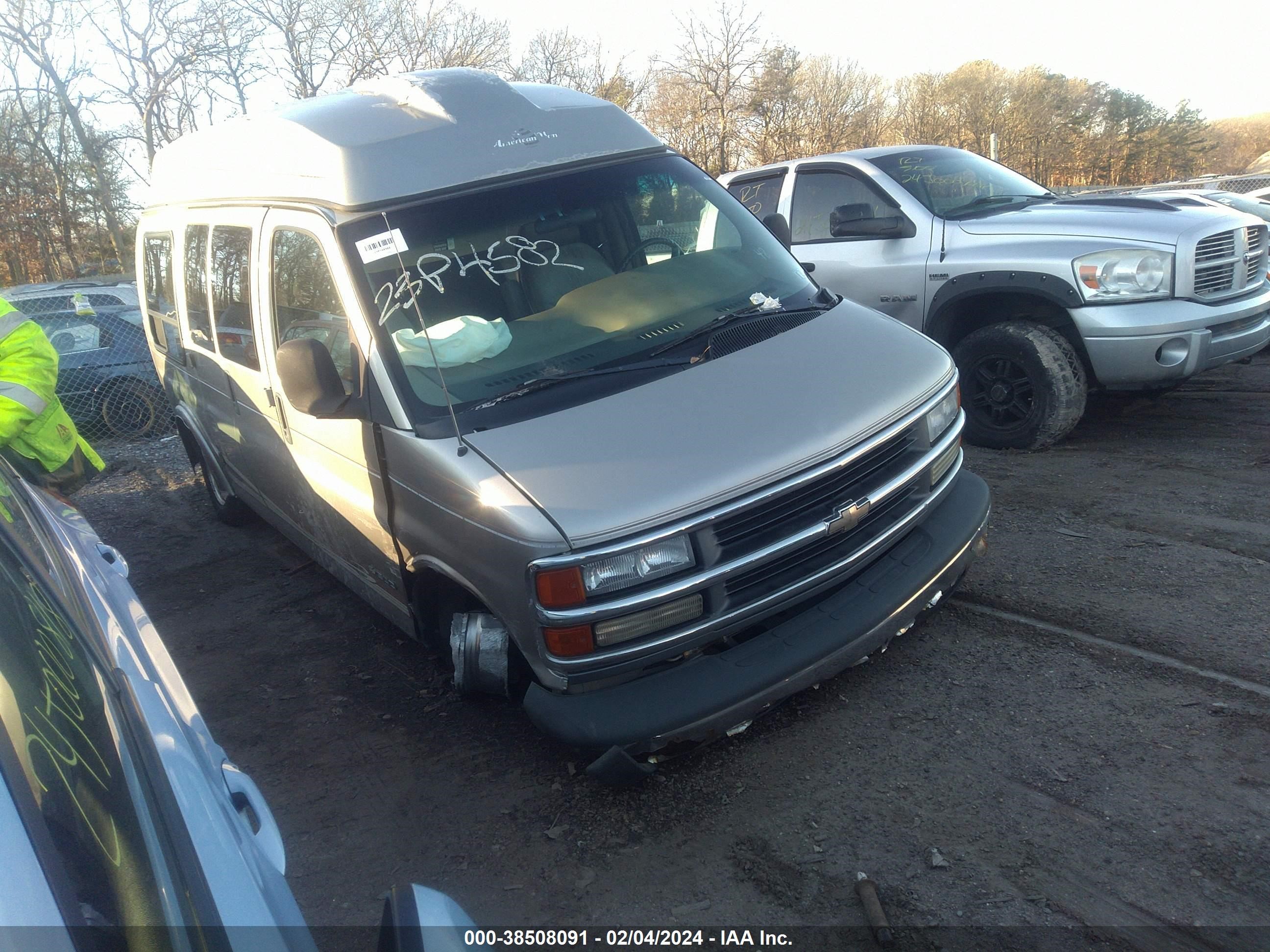 Photo 0 VIN: 1GBFG15R0Y1272187 - CHEVROLET EXPRESS 