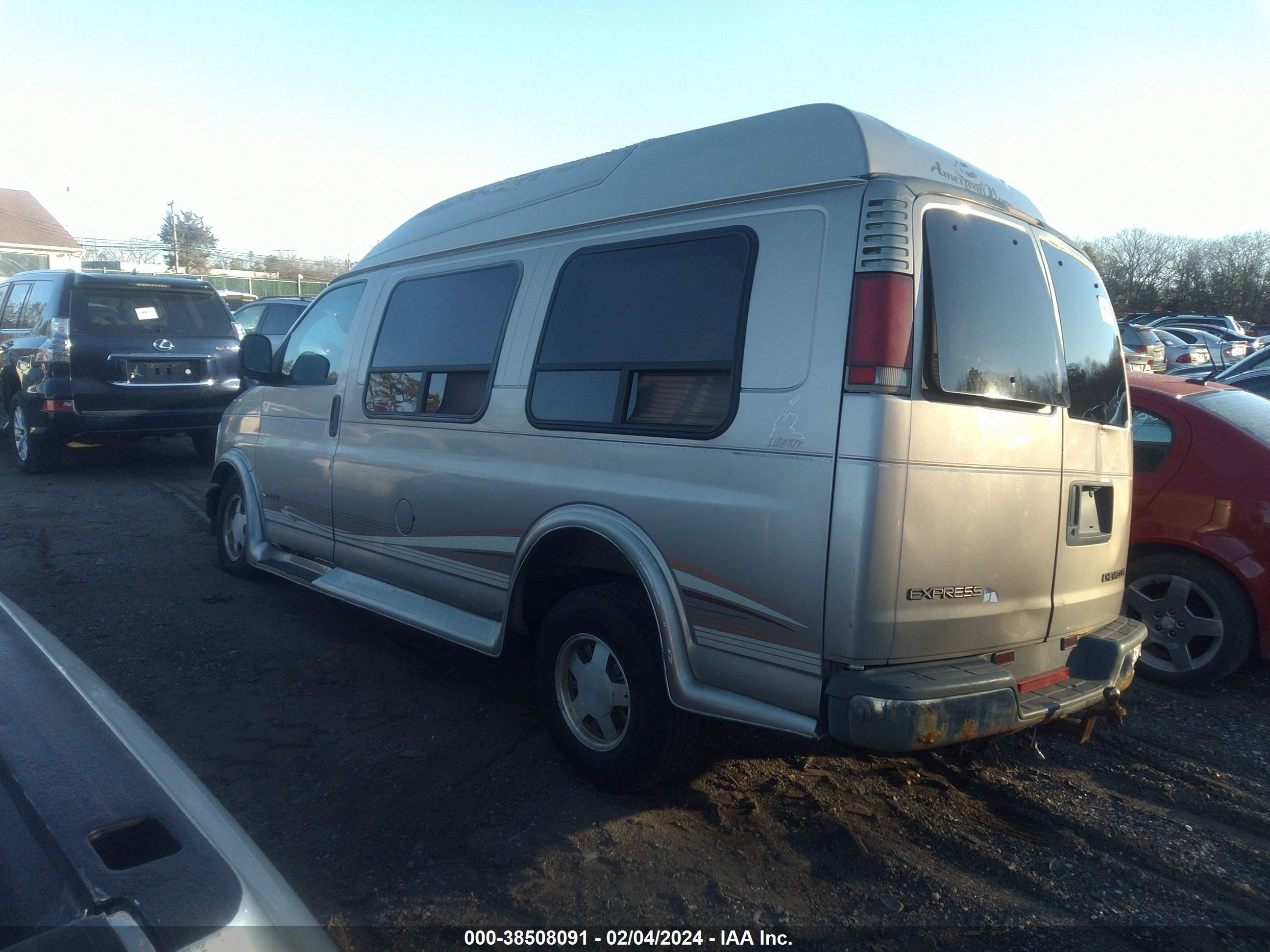 Photo 2 VIN: 1GBFG15R0Y1272187 - CHEVROLET EXPRESS 