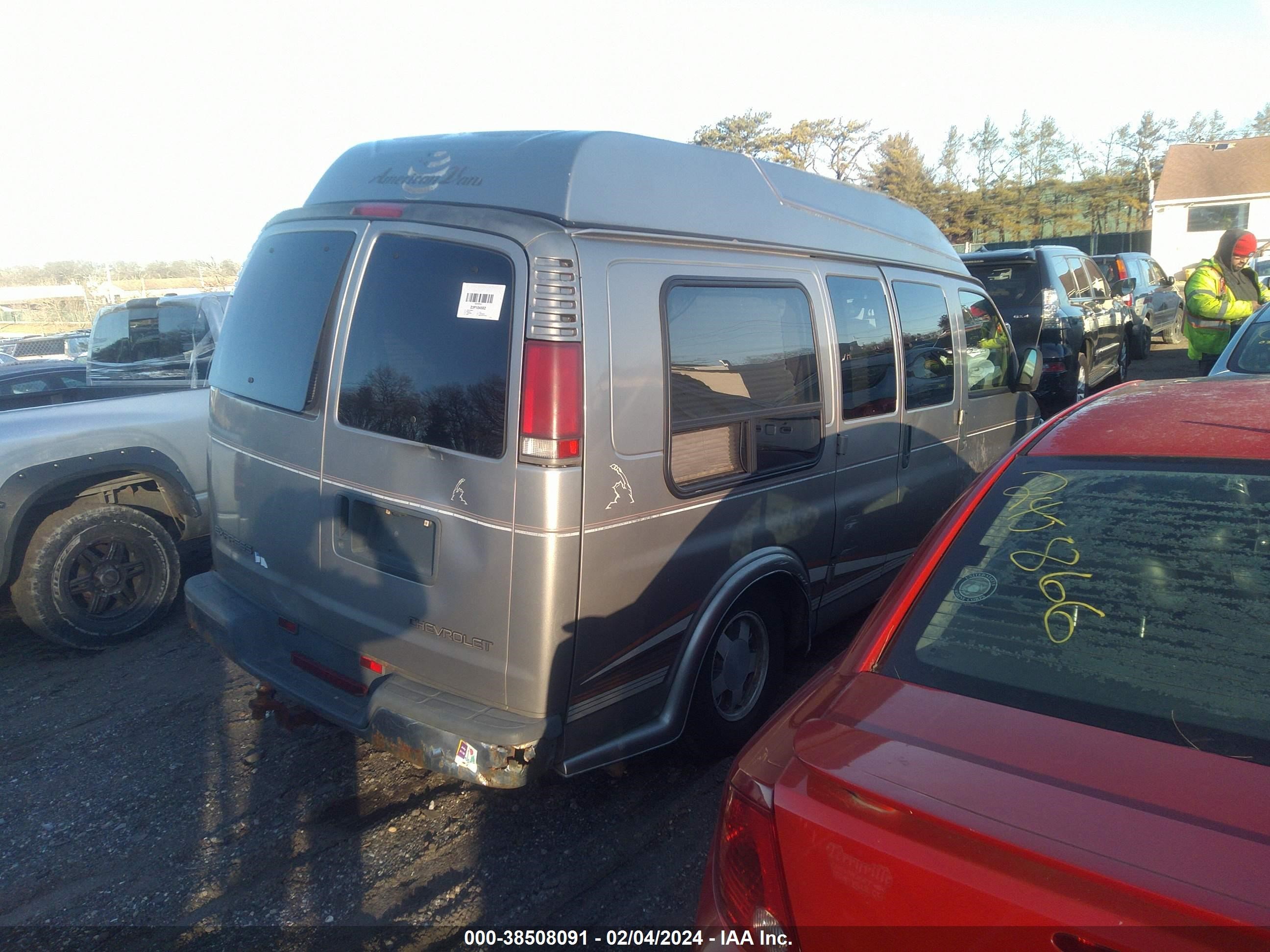 Photo 3 VIN: 1GBFG15R0Y1272187 - CHEVROLET EXPRESS 