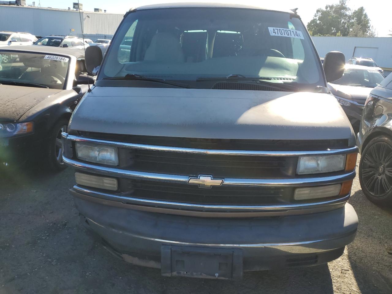 Photo 4 VIN: 1GBFG15R1T1006931 - CHEVROLET VAN 