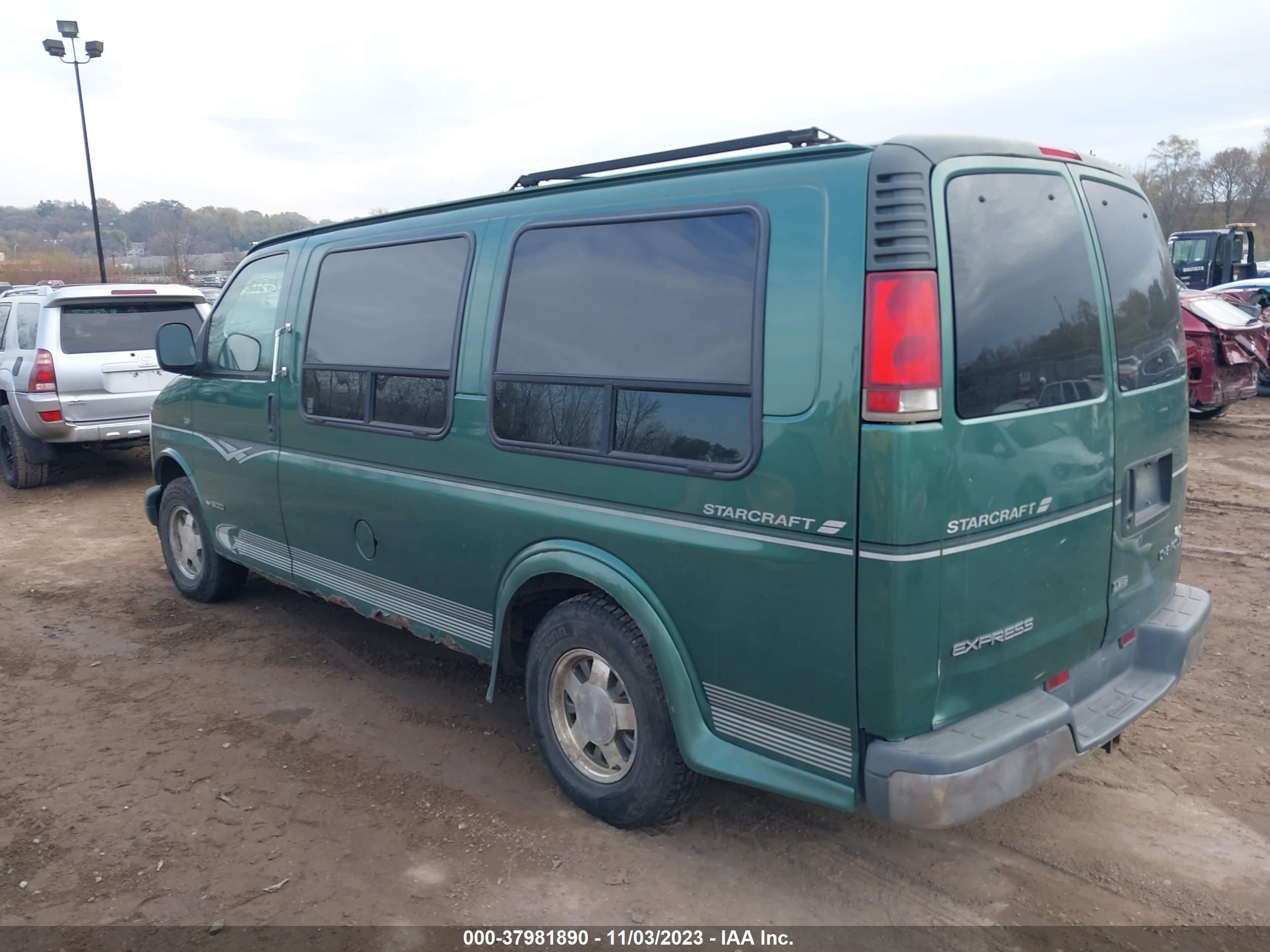 Photo 2 VIN: 1GBFG15R1X1057772 - CHEVROLET EXPRESS 