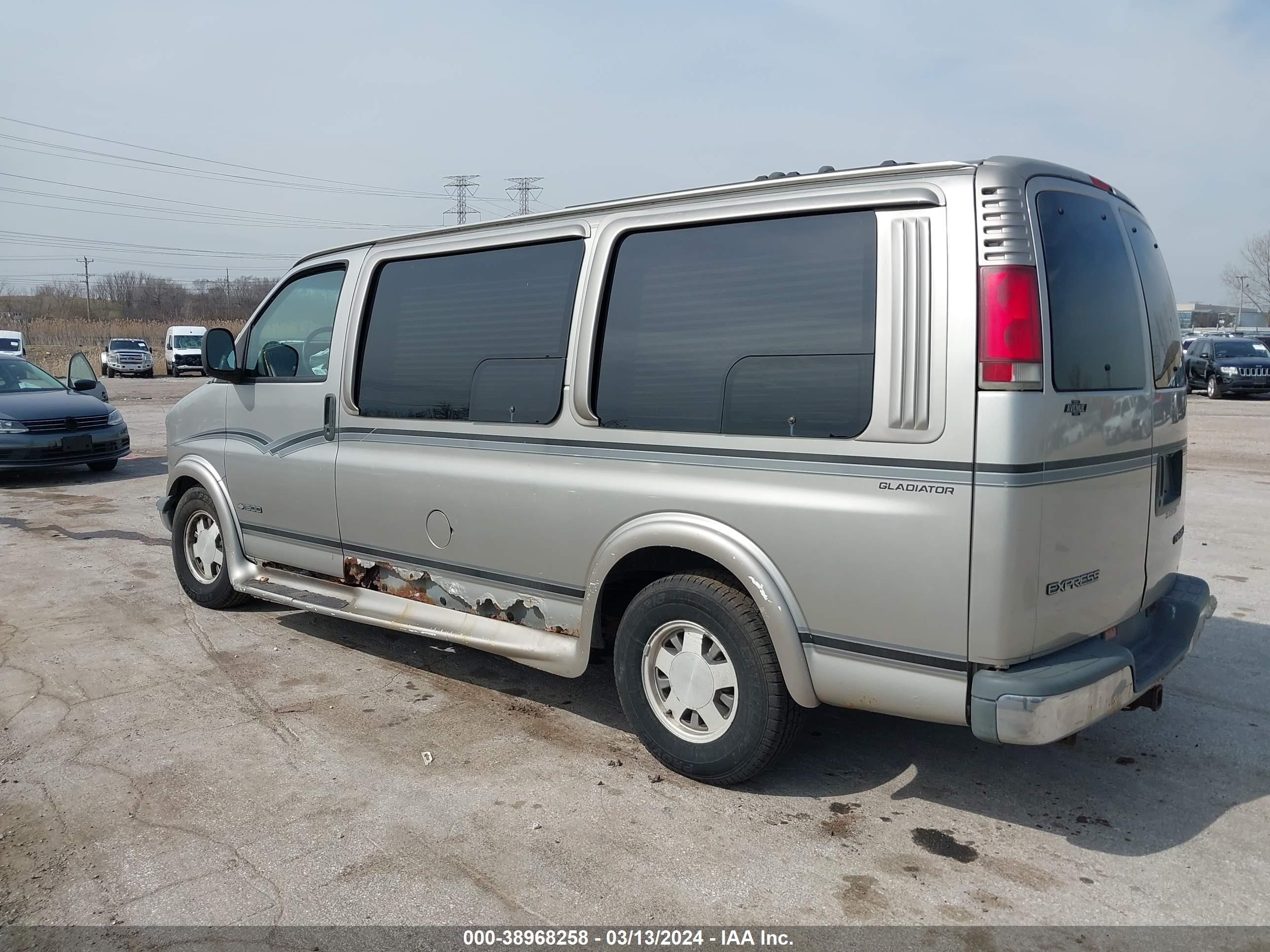 Photo 2 VIN: 1GBFG15R1Y1200236 - CHEVROLET EXPRESS 