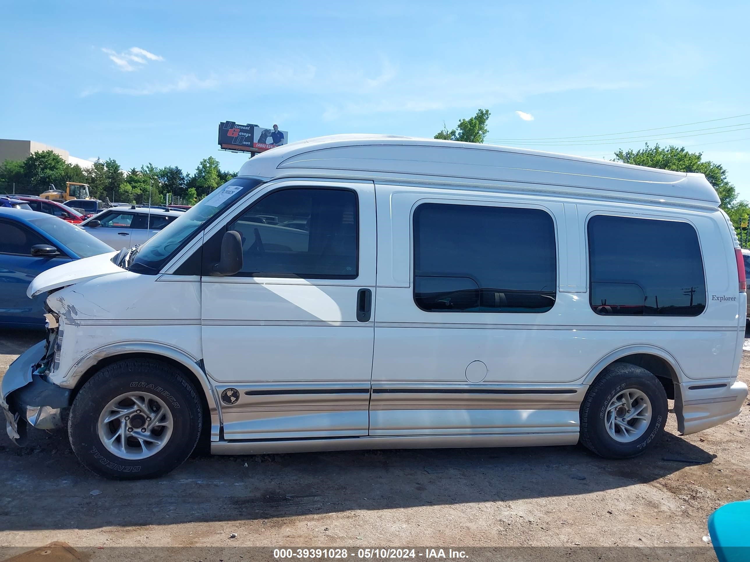 Photo 13 VIN: 1GBFG15R2Y1216946 - CHEVROLET EXPRESS 