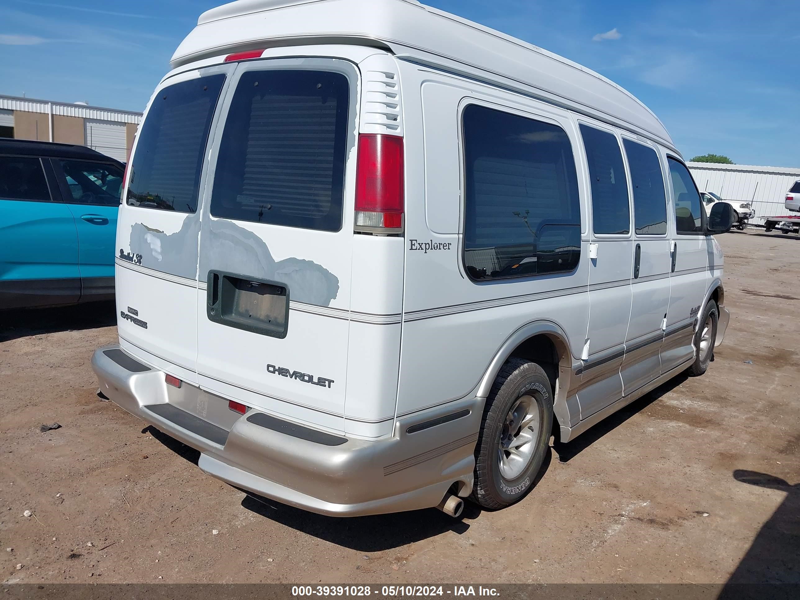 Photo 3 VIN: 1GBFG15R2Y1216946 - CHEVROLET EXPRESS 