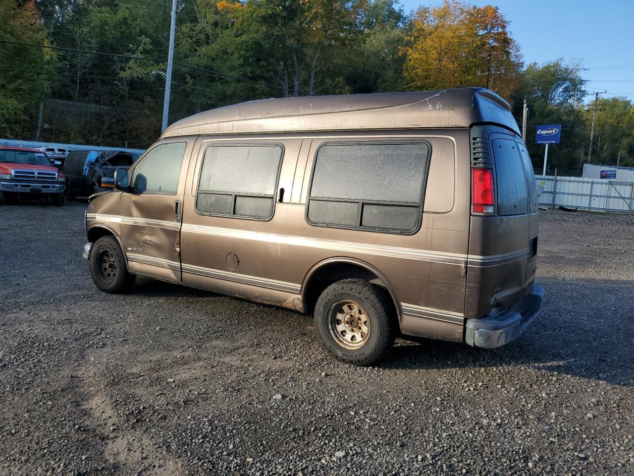 Photo 1 VIN: 1GBFG15R3W1009320 - CHEVROLET EXPRESS 