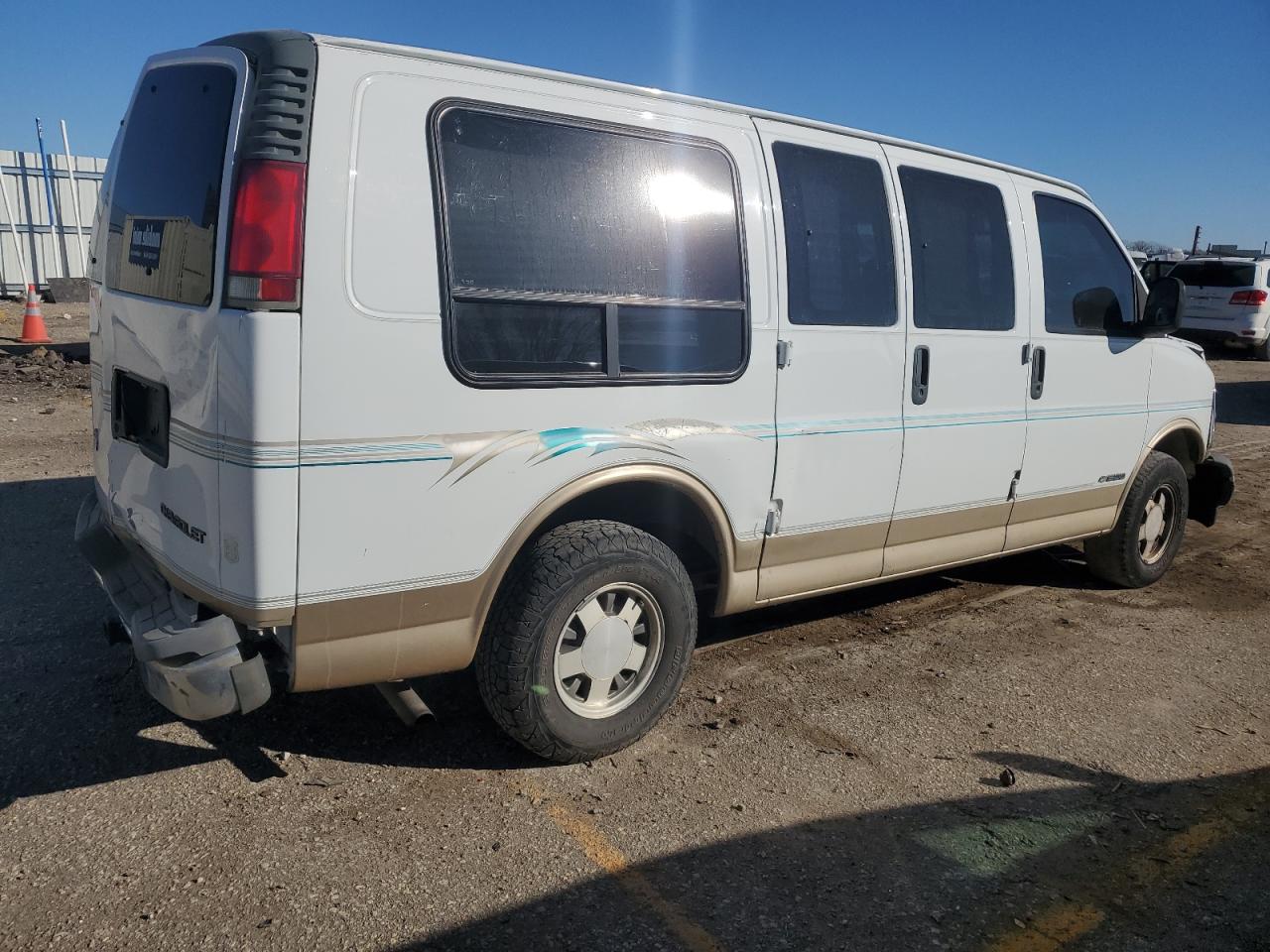 Photo 2 VIN: 1GBFG15R421145532 - CHEVROLET EXPRESS 