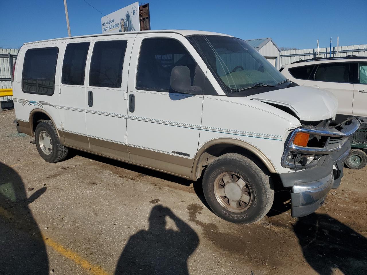 Photo 3 VIN: 1GBFG15R421145532 - CHEVROLET EXPRESS 