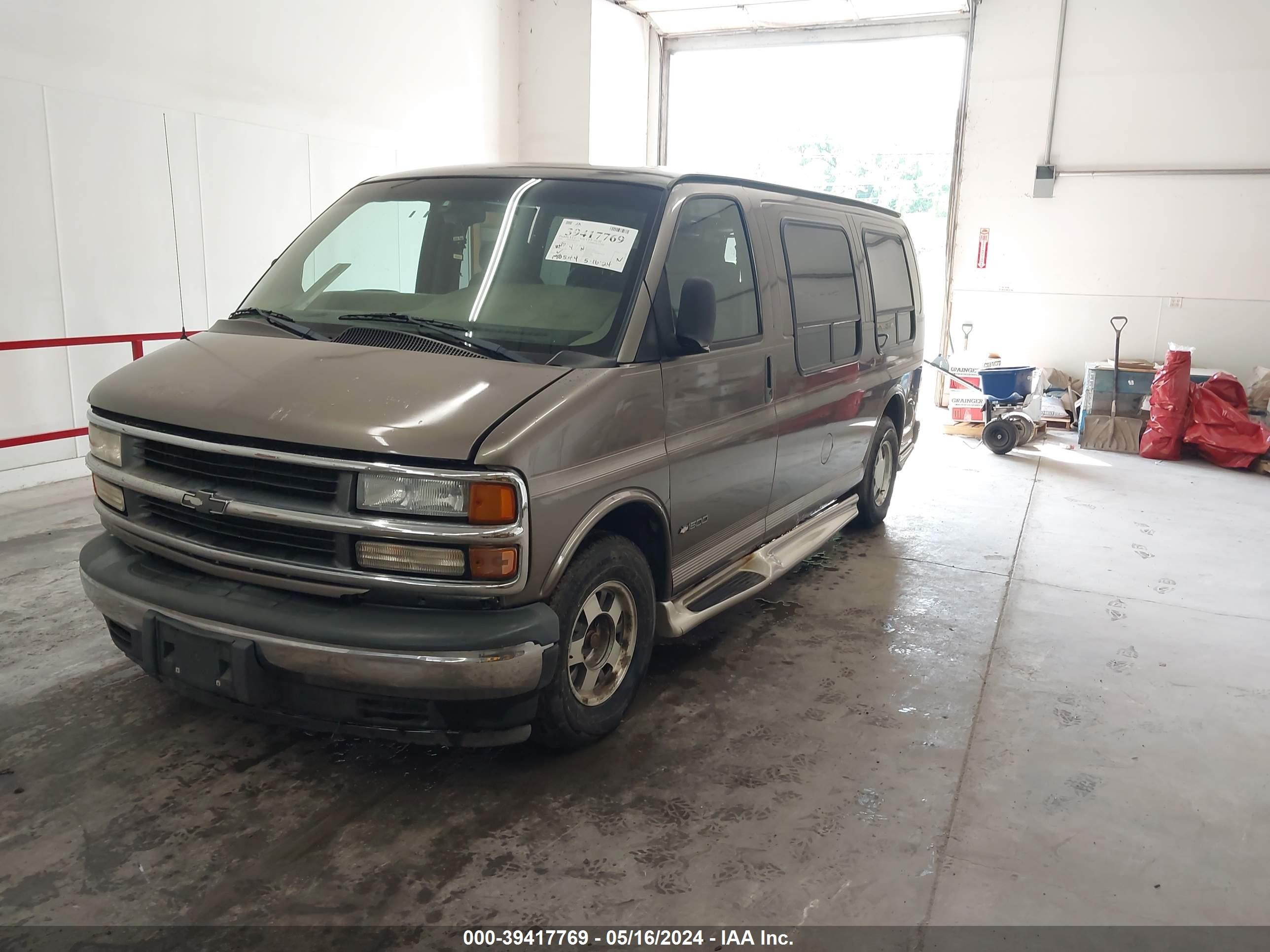 Photo 1 VIN: 1GBFG15R521230170 - CHEVROLET EXPRESS 