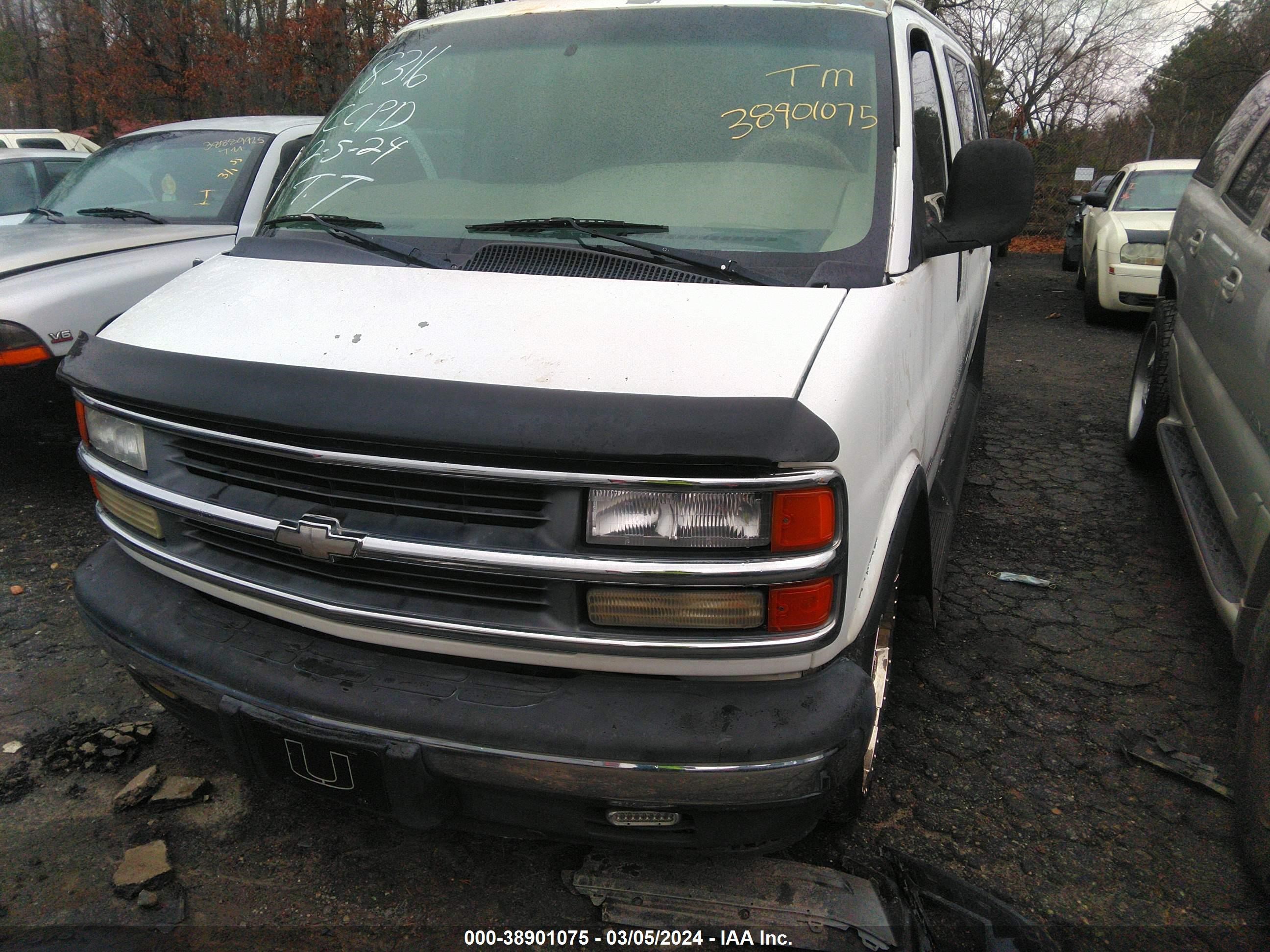 Photo 1 VIN: 1GBFG15R5X1008316 - CHEVROLET EXPRESS 