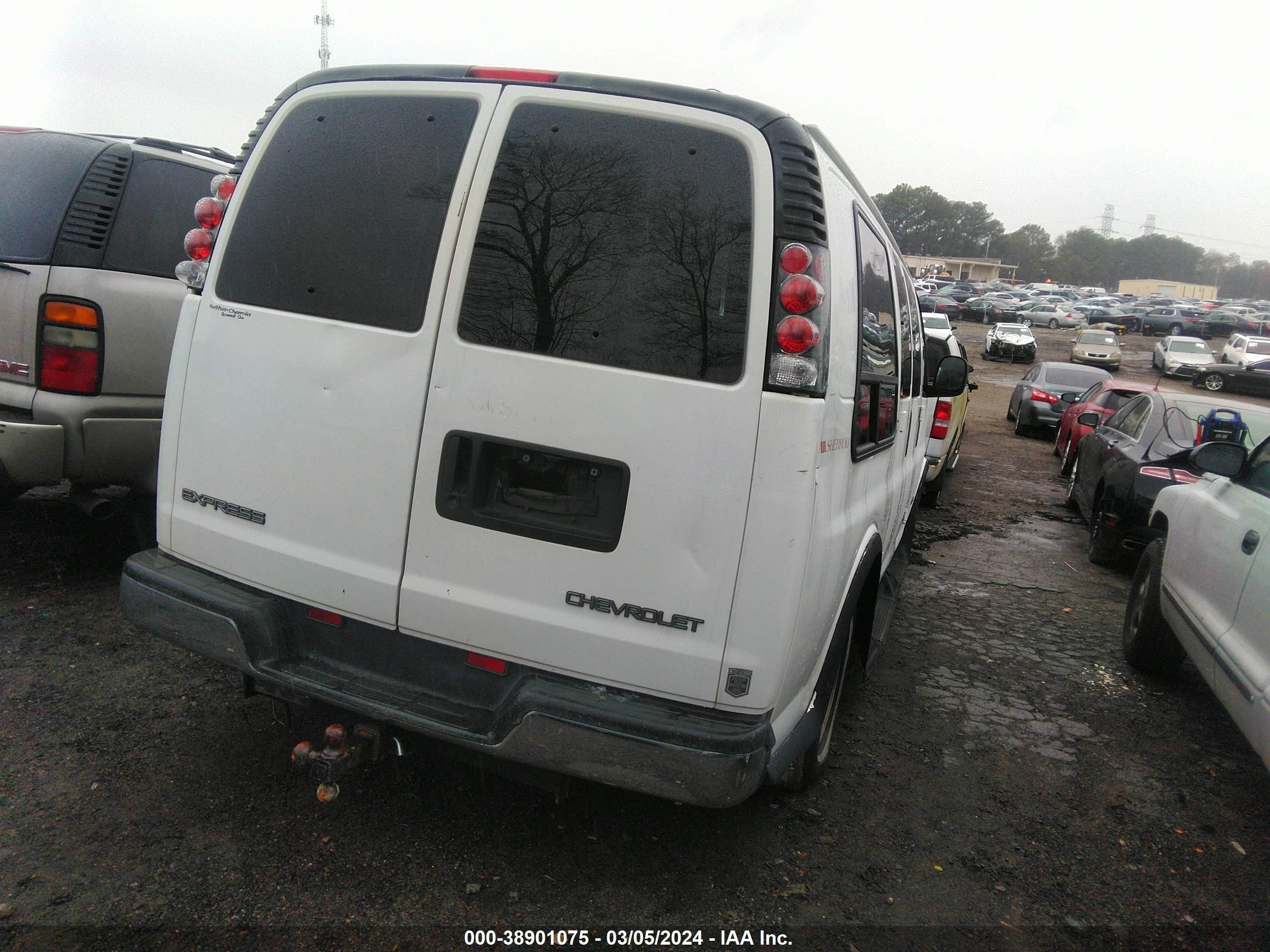 Photo 3 VIN: 1GBFG15R5X1008316 - CHEVROLET EXPRESS 