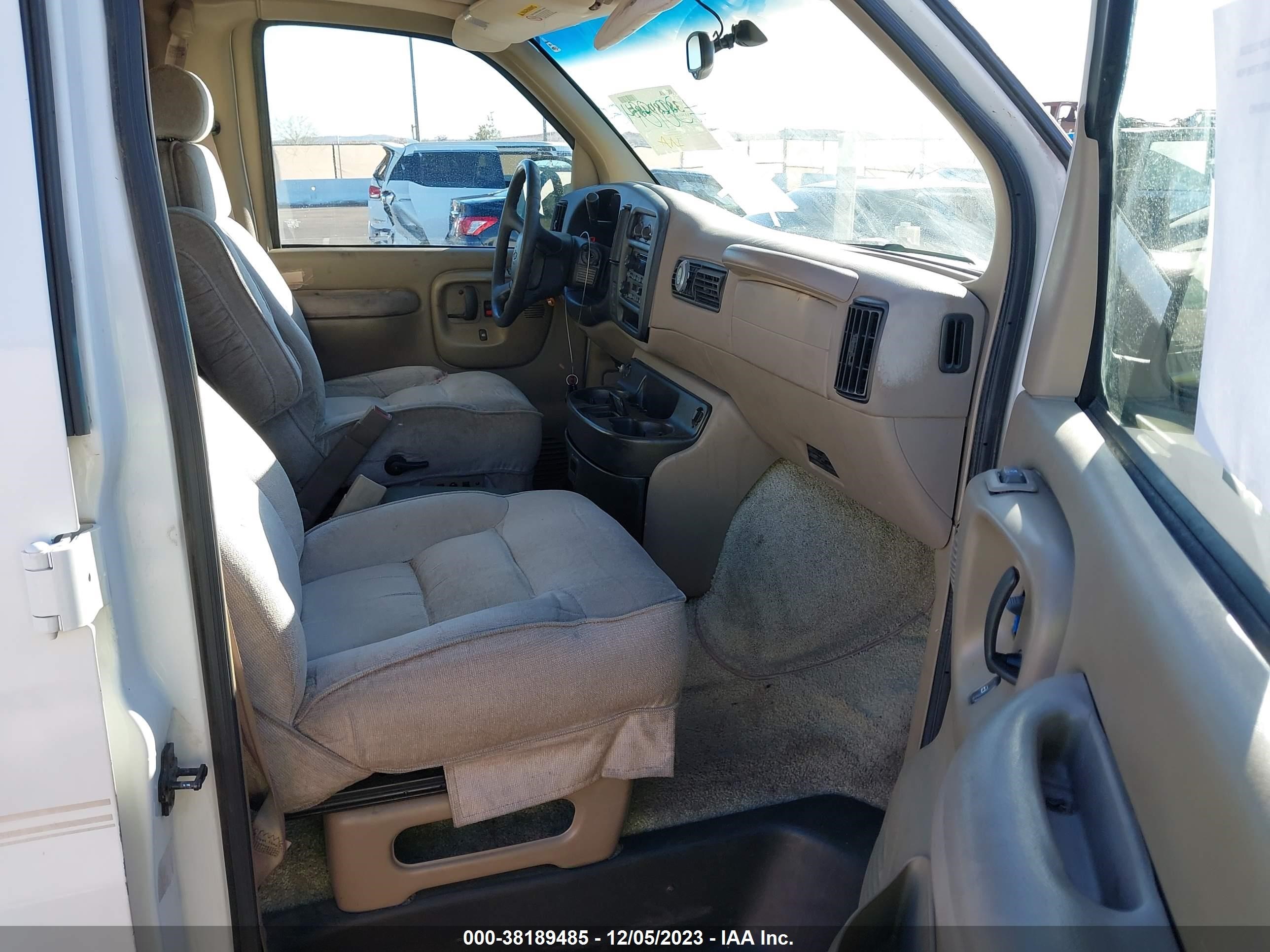 Photo 4 VIN: 1GBFG15R911109592 - CHEVROLET EXPRESS 