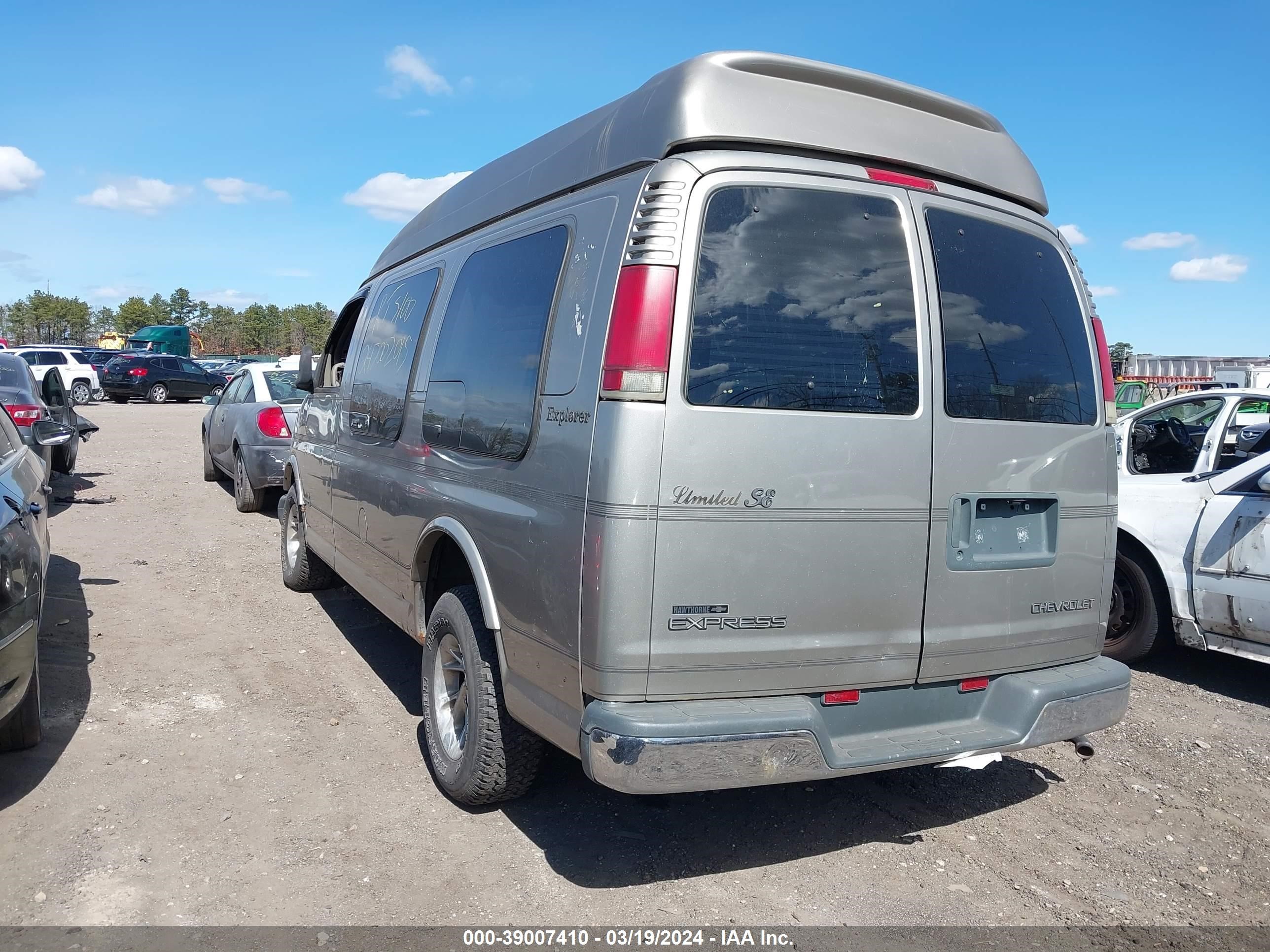 Photo 2 VIN: 1GBFG15R911193526 - CHEVROLET EXPRESS 