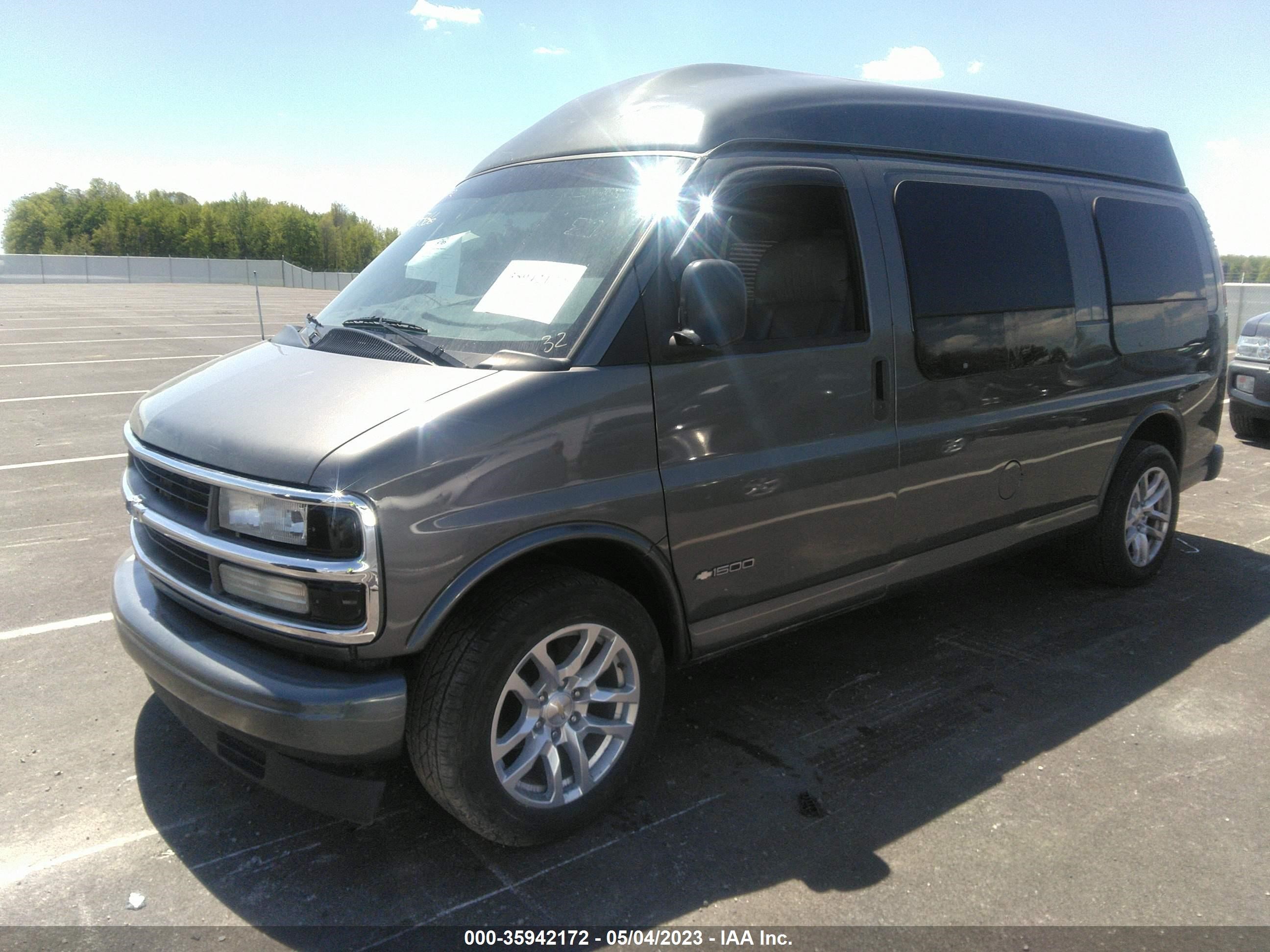 Photo 1 VIN: 1GBFG15RXY1118120 - CHEVROLET EXPRESS 