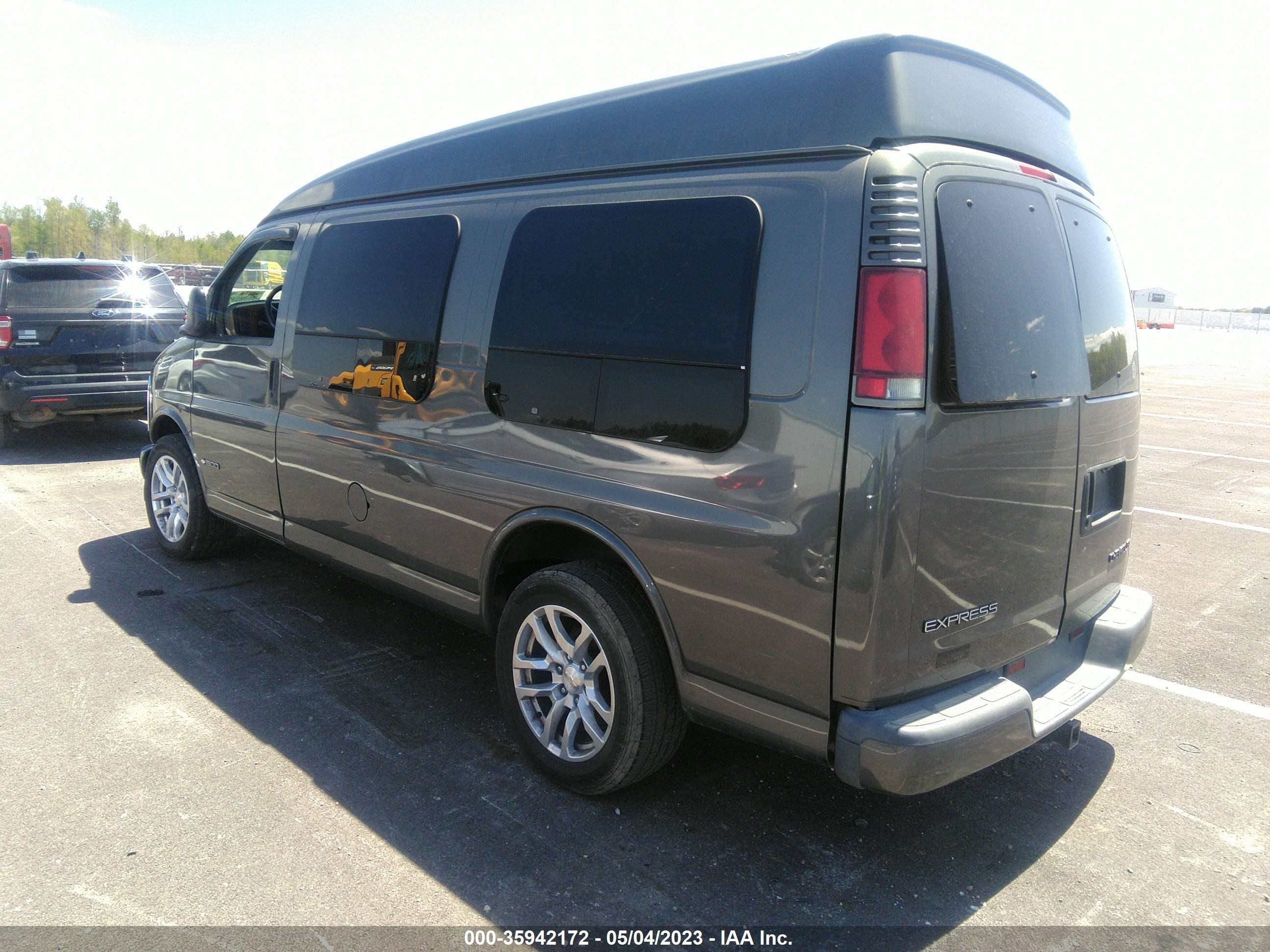 Photo 2 VIN: 1GBFG15RXY1118120 - CHEVROLET EXPRESS 