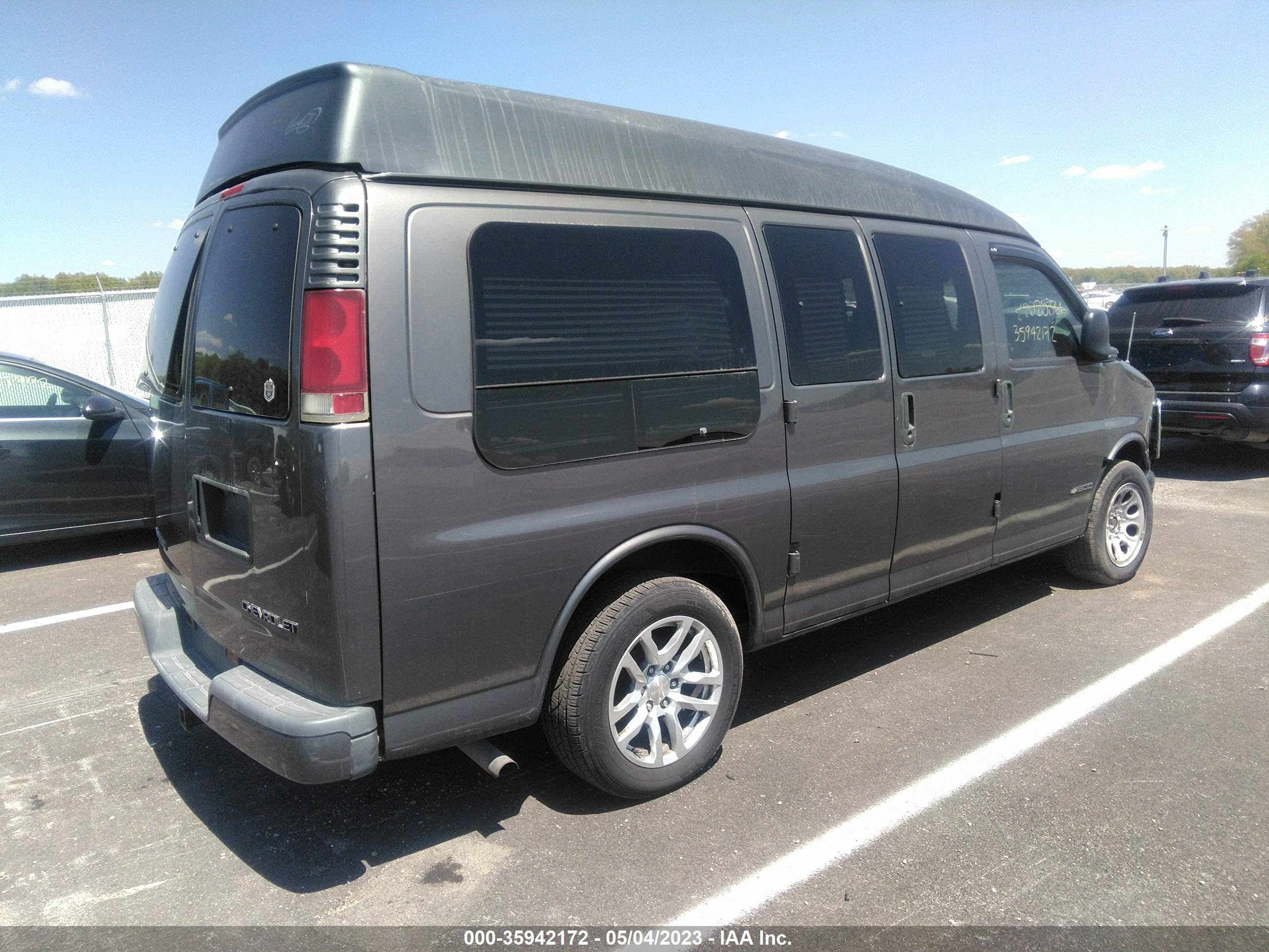 Photo 3 VIN: 1GBFG15RXY1118120 - CHEVROLET EXPRESS 