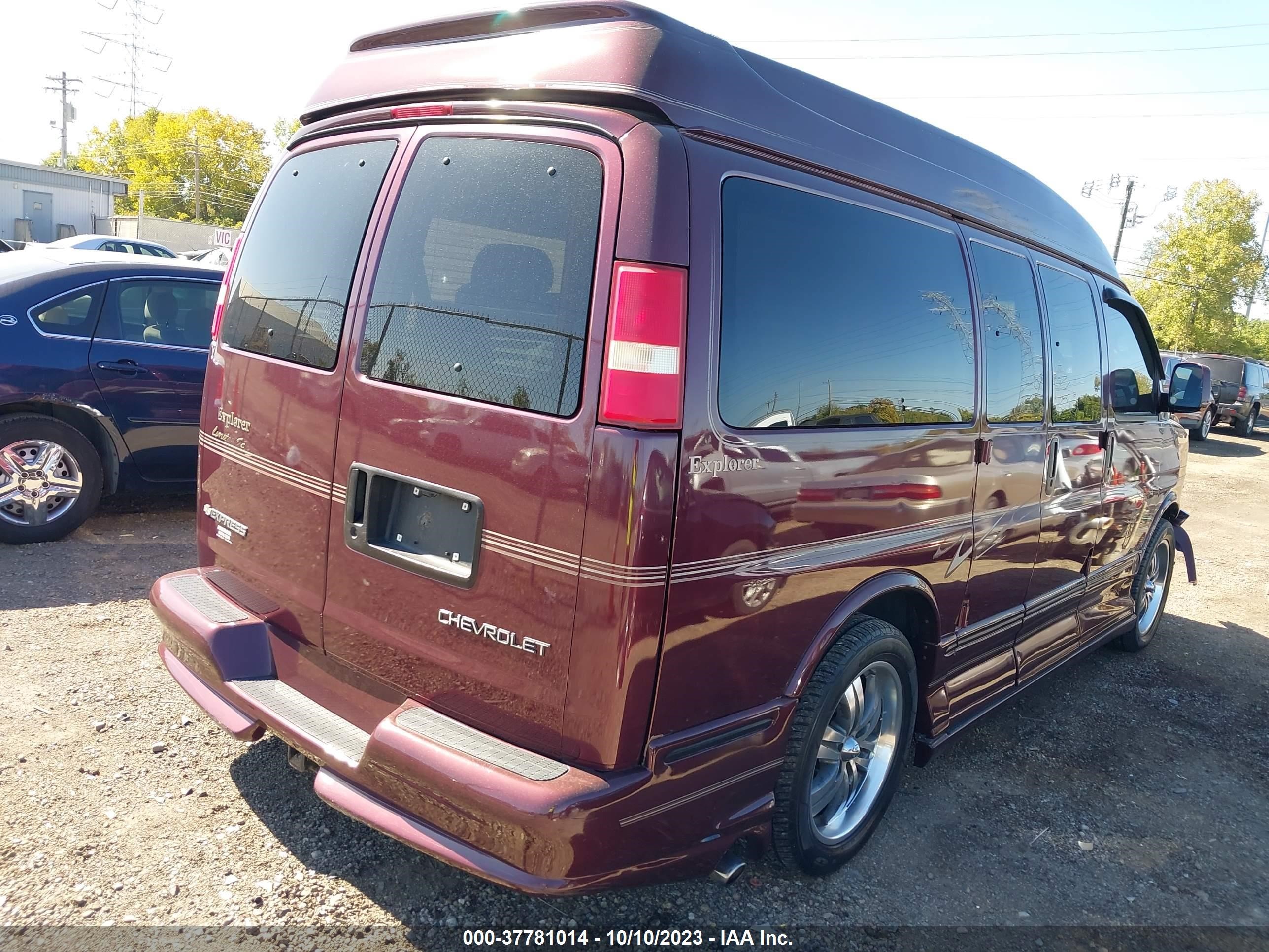 Photo 3 VIN: 1GBFG15T141233890 - CHEVROLET EXPRESS 