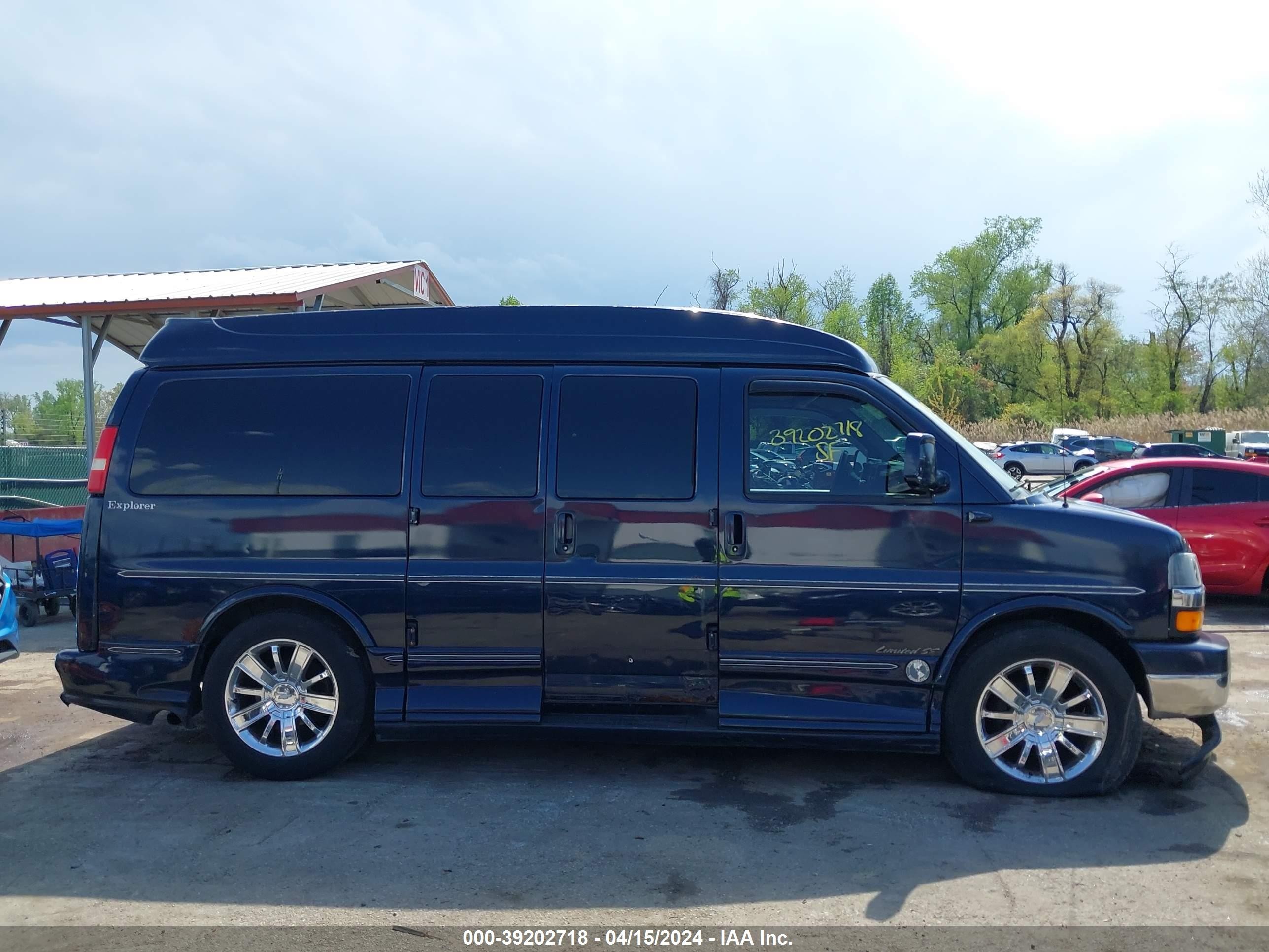 Photo 13 VIN: 1GBFG15T571110551 - CHEVROLET EXPRESS 