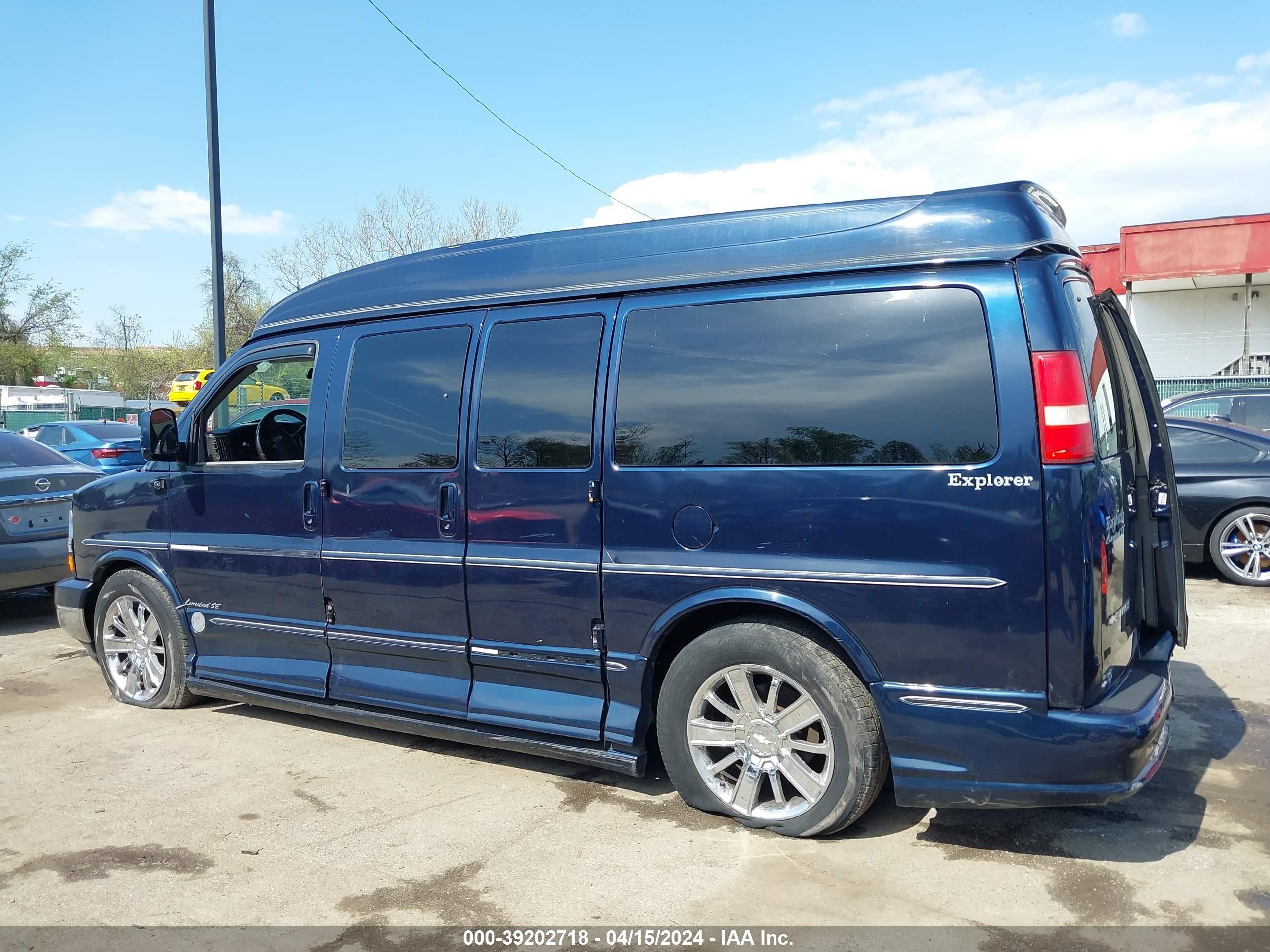 Photo 14 VIN: 1GBFG15T571110551 - CHEVROLET EXPRESS 