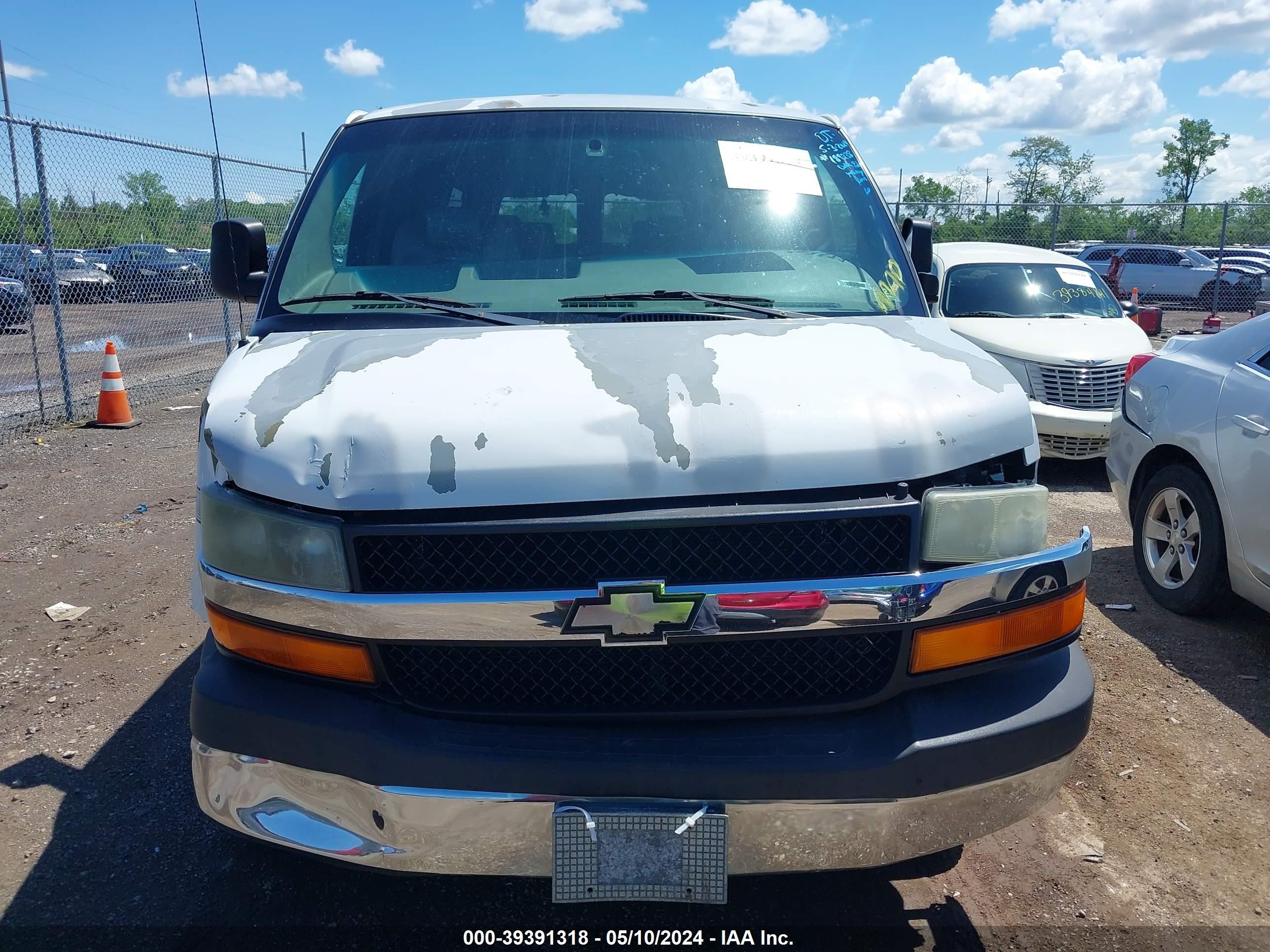 Photo 11 VIN: 1GBFG15T831189238 - CHEVROLET EXPRESS 