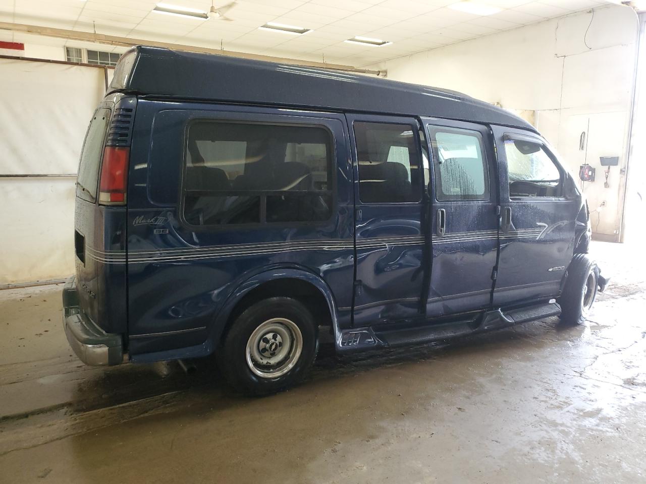 Photo 2 VIN: 1GBFG15WXY1104630 - CHEVROLET EXPRESS 