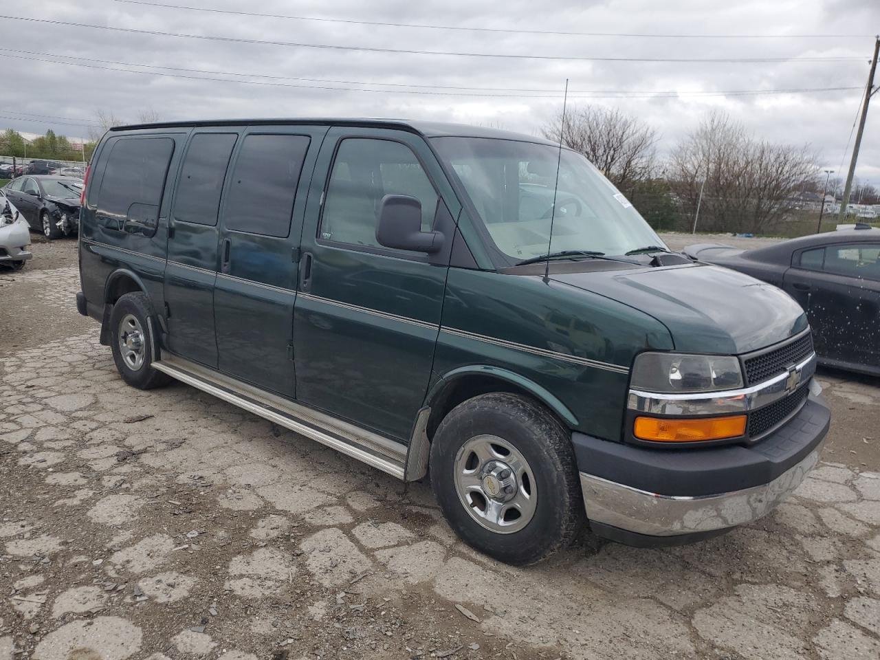 Photo 3 VIN: 1GBFG15X941189804 - CHEVROLET EXPRESS 