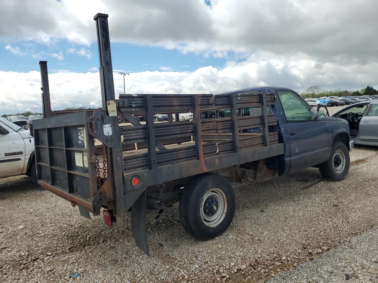 Photo 2 VIN: 1GBGC24J4PE159688 - CHEVROLET SILVERADO 