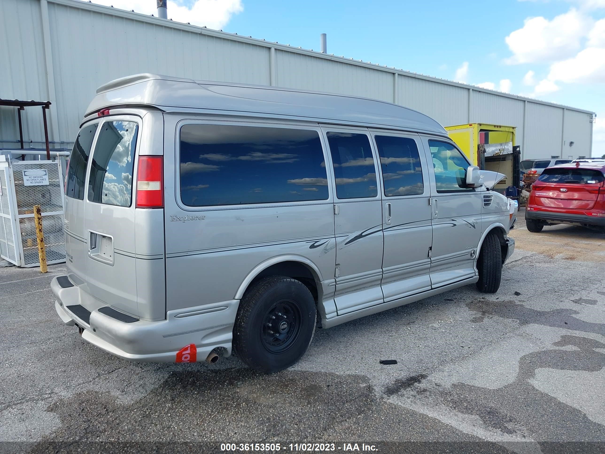 Photo 3 VIN: 1GBGG25KX81126912 - CHEVROLET EXPRESS 