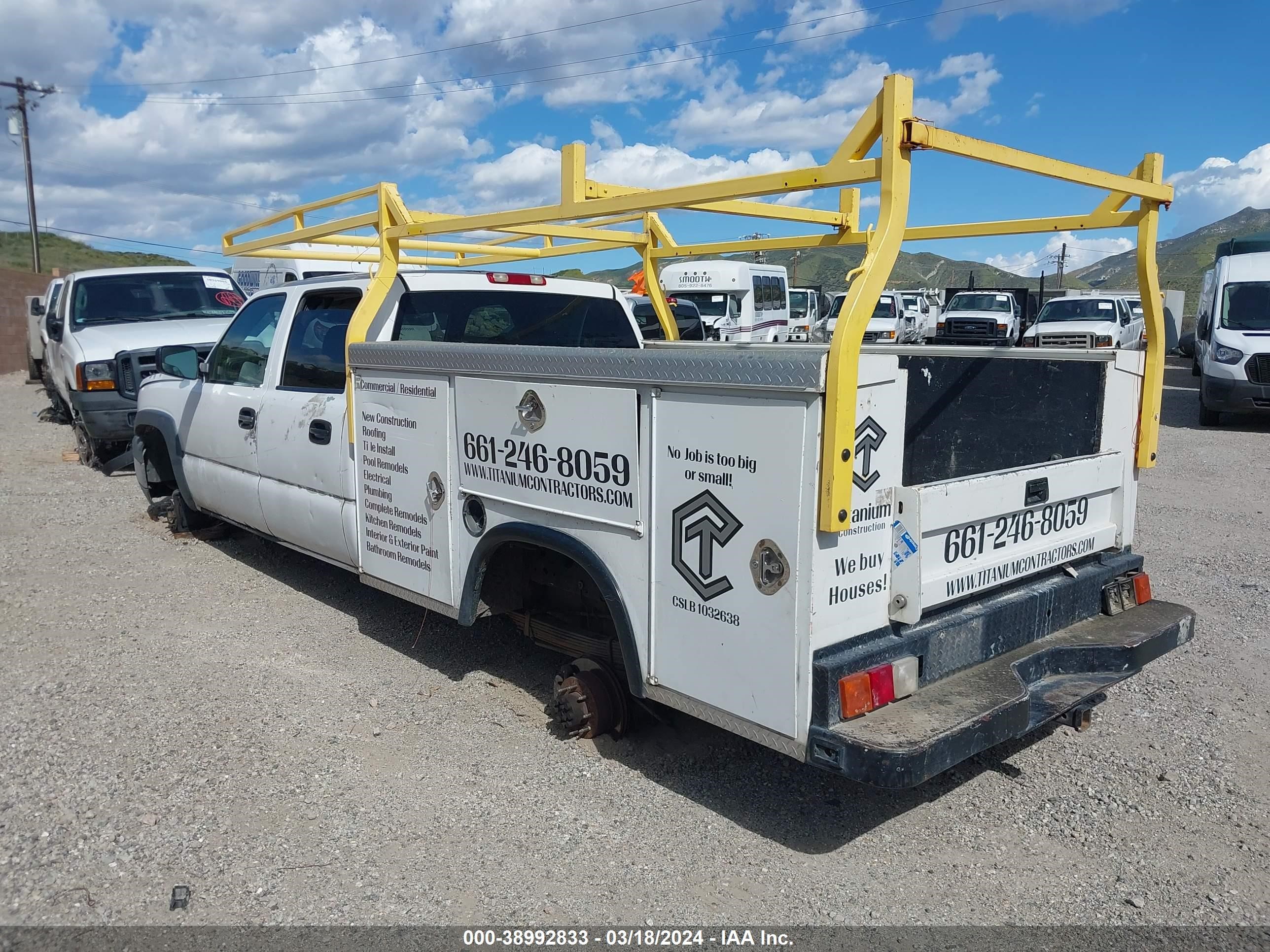 Photo 2 VIN: 1GBHC23U36F203740 - CHEVROLET SILVERADO 