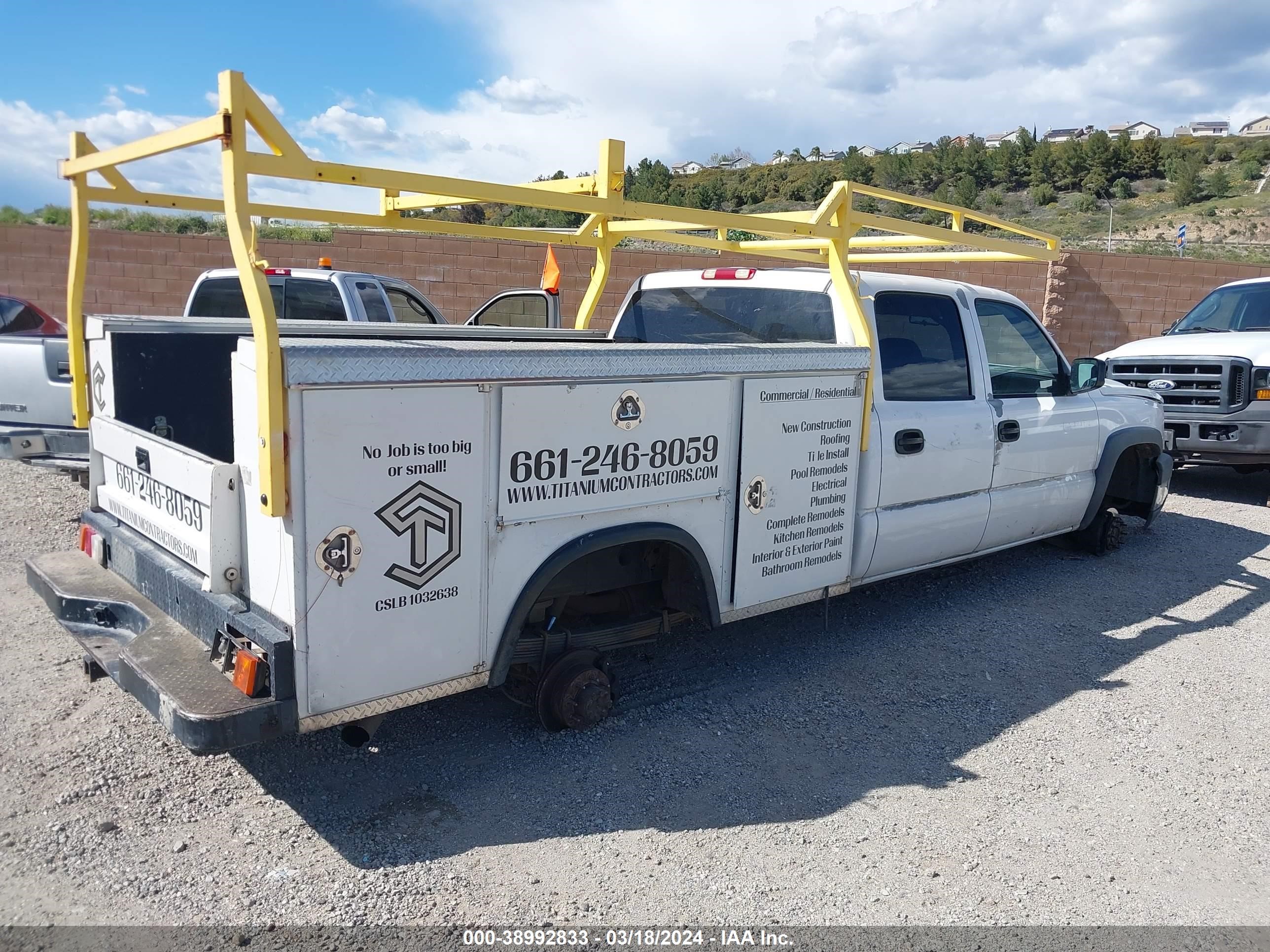 Photo 3 VIN: 1GBHC23U36F203740 - CHEVROLET SILVERADO 