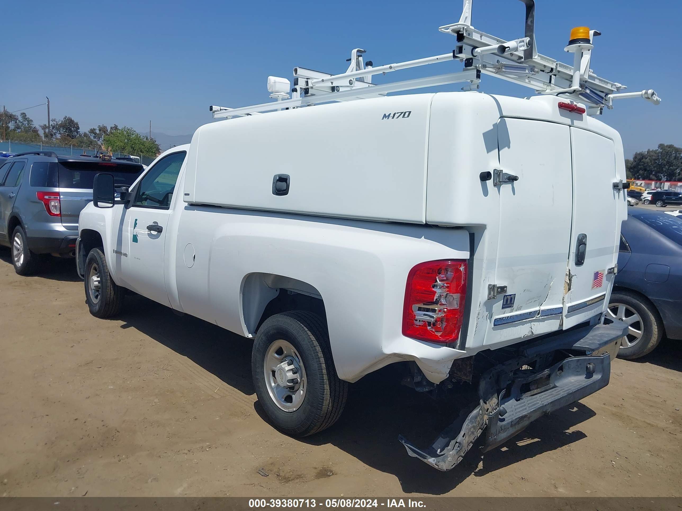 Photo 2 VIN: 1GBHC24K18E172249 - CHEVROLET SILVERADO 