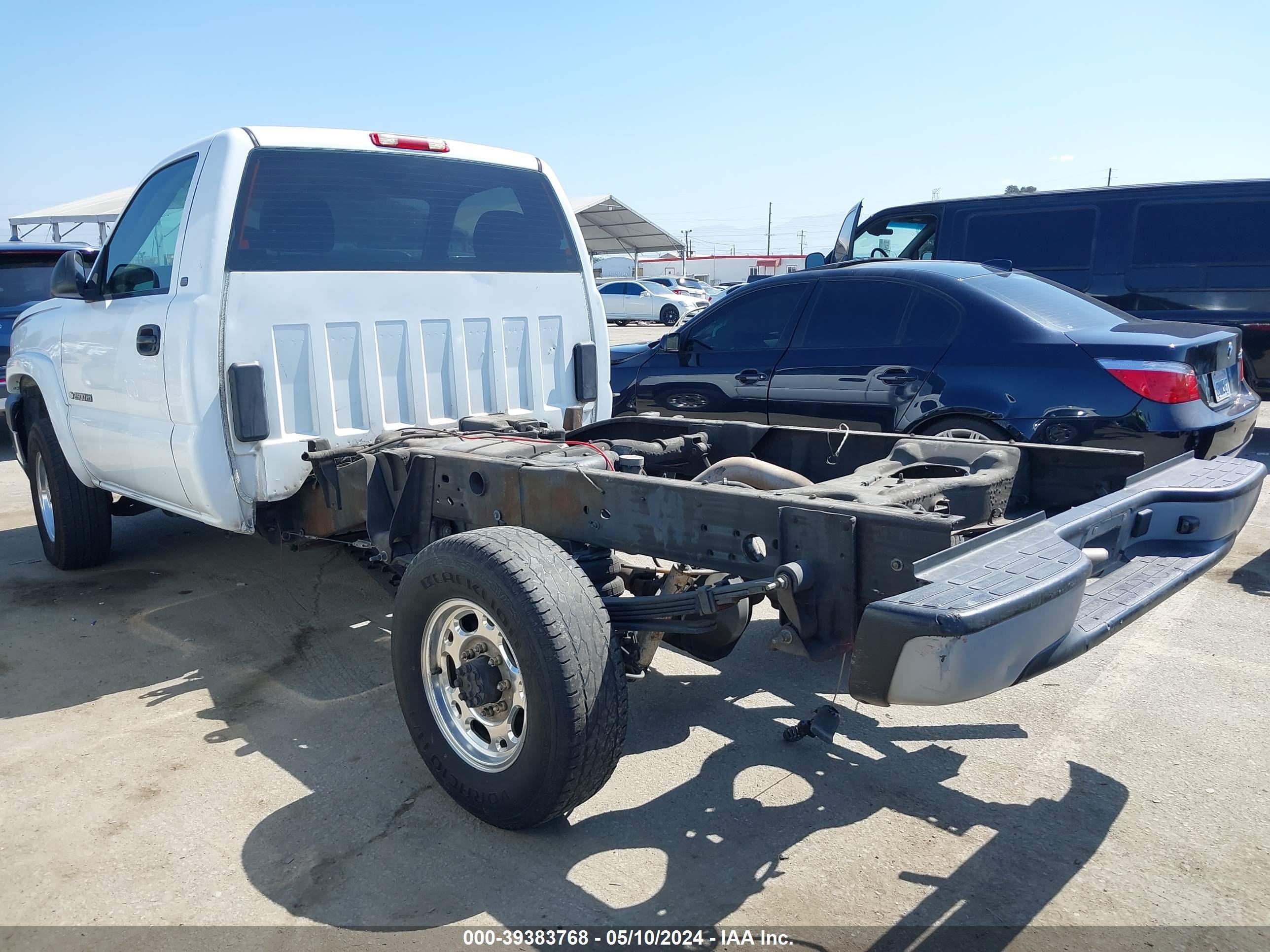 Photo 2 VIN: 1GBHC24U14E288708 - CHEVROLET SILVERADO 